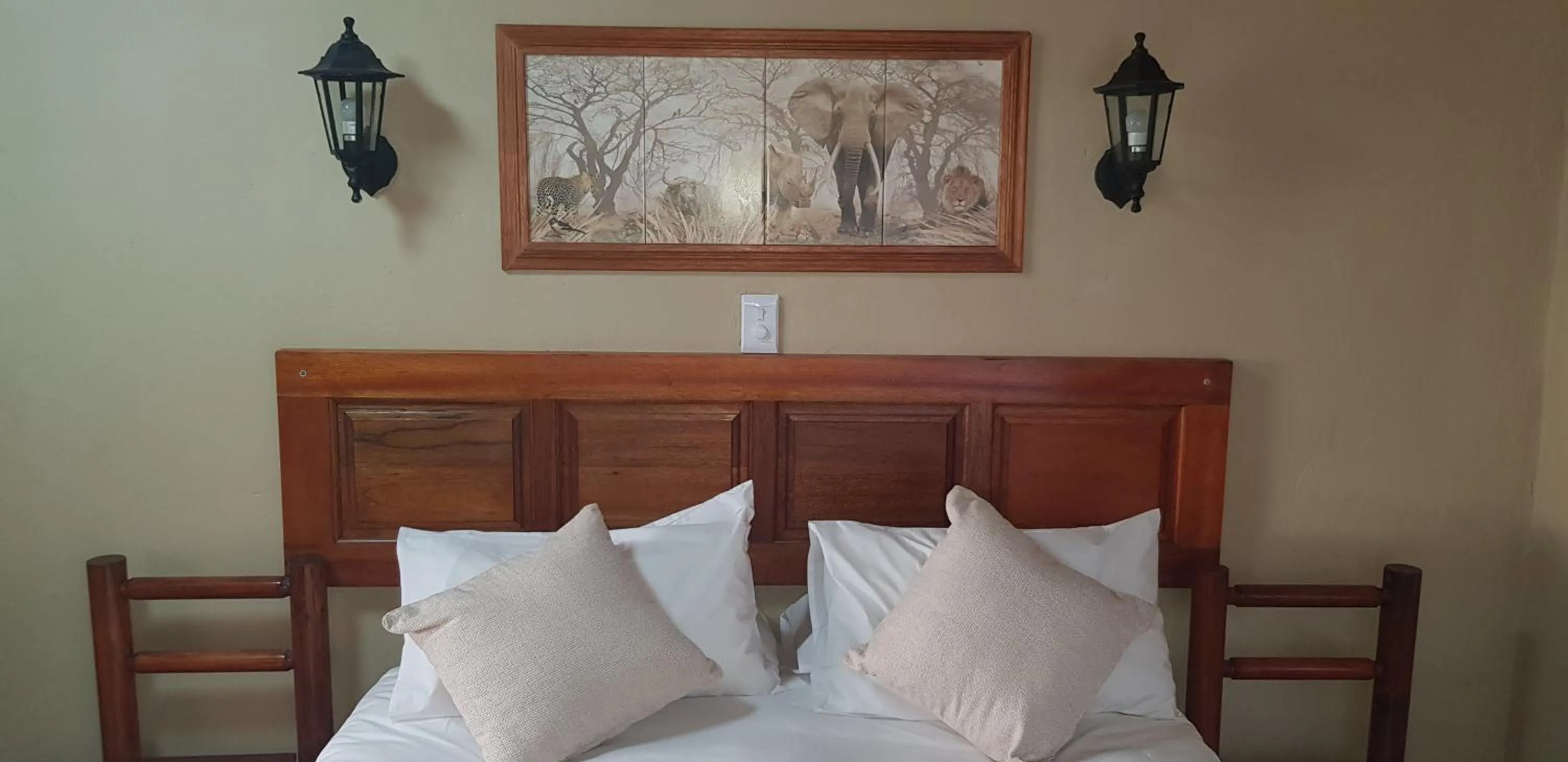 Double Room with Private Bathroom - single occupancy in Lani's Guest House - No Loadshedding