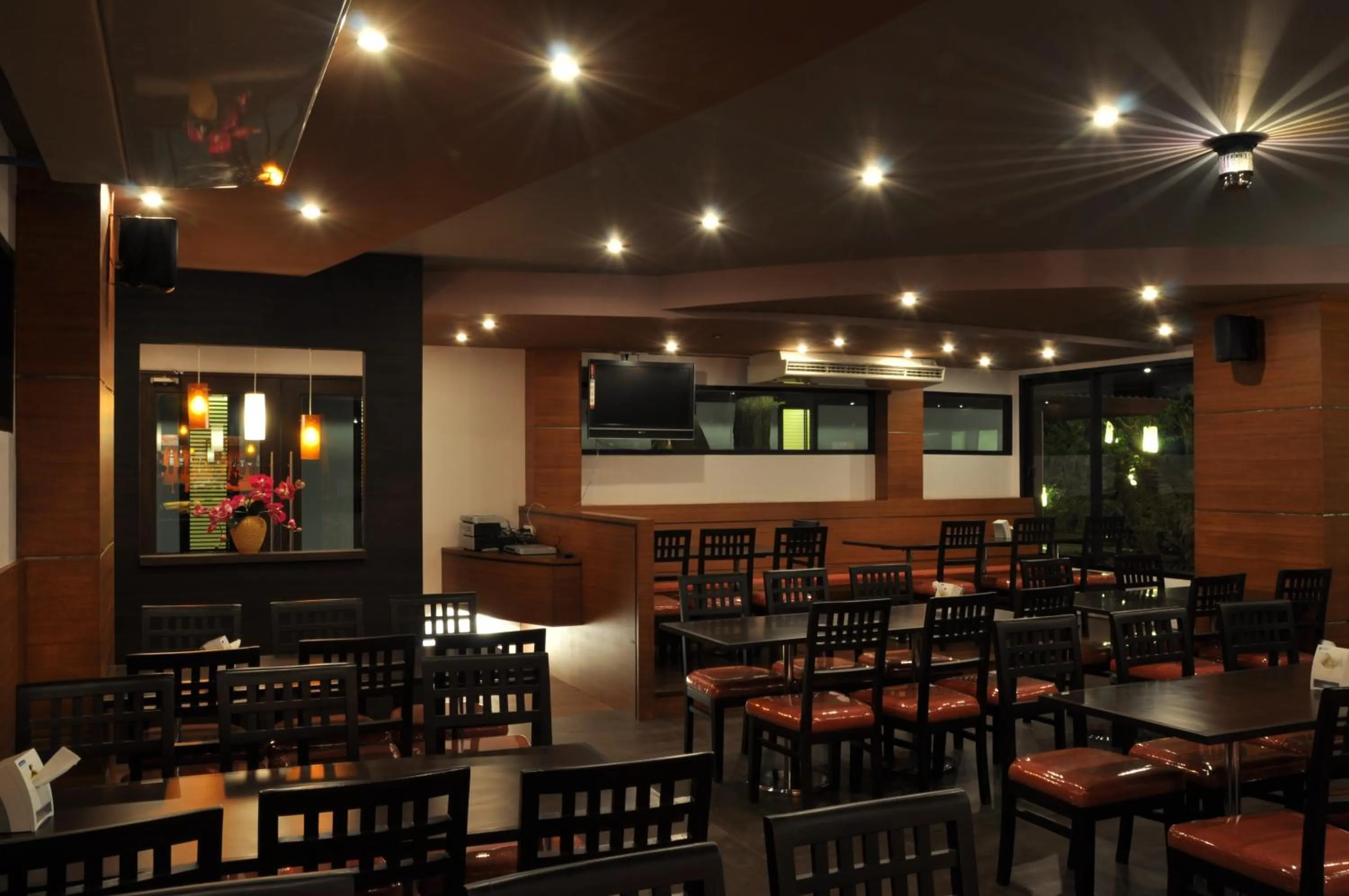 Restaurant/places to eat in Monsane River Kwai Resort