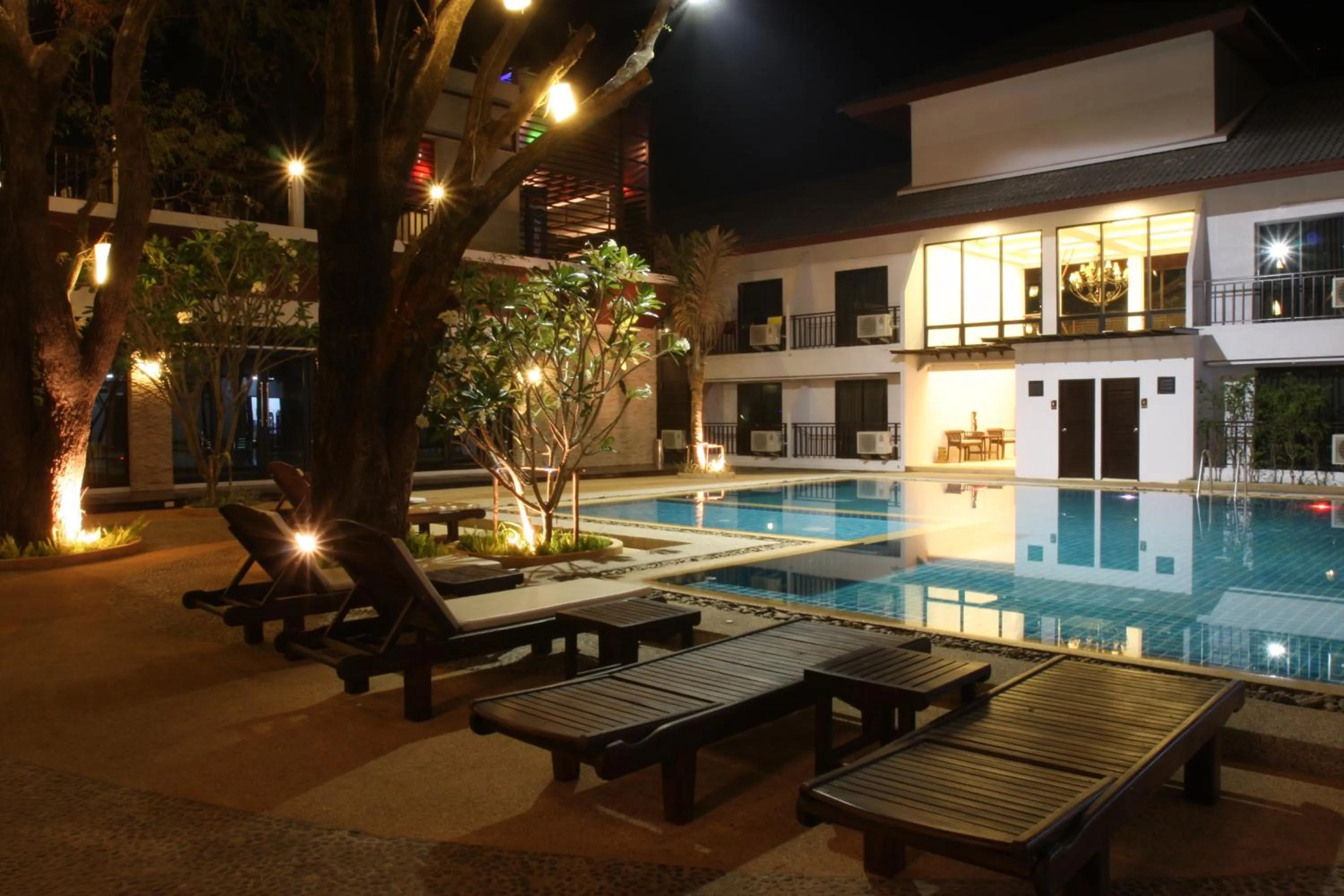 Restaurant/places to eat in Monsane River Kwai Resort