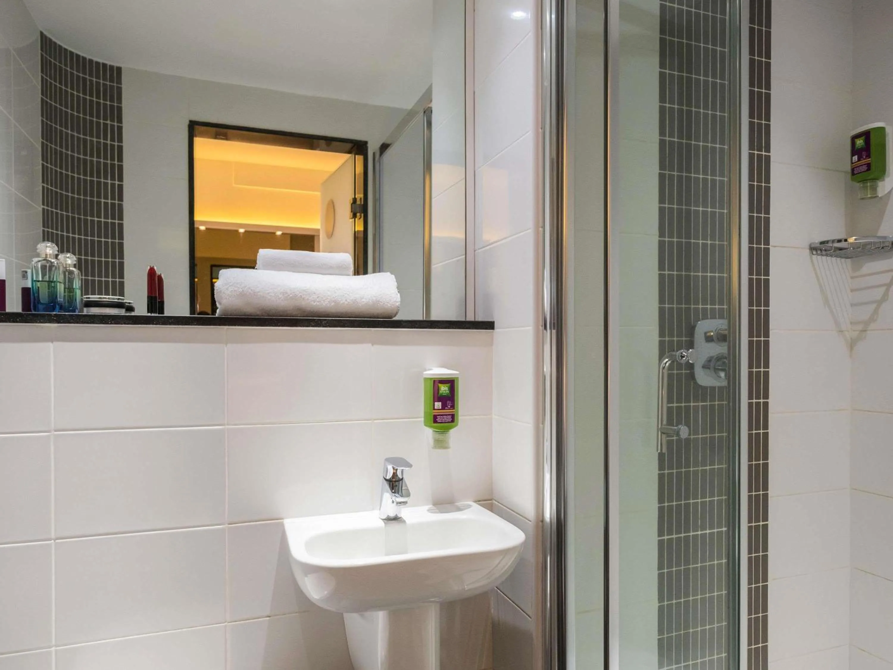 Bedroom in ibis Styles - Nairobi, Westlands