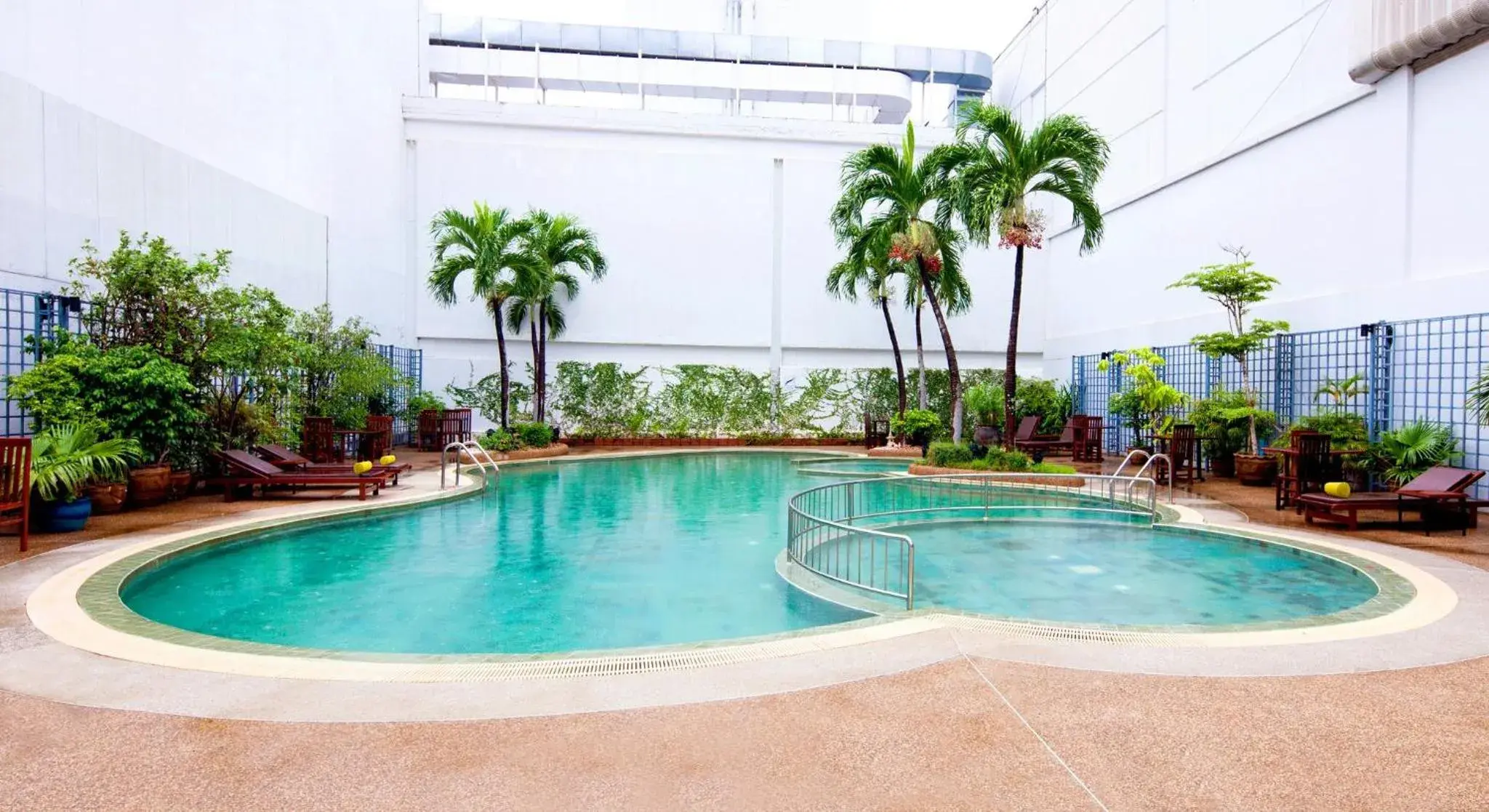 Swimming pool in Centara Udon Swimming pool in Centara Udon