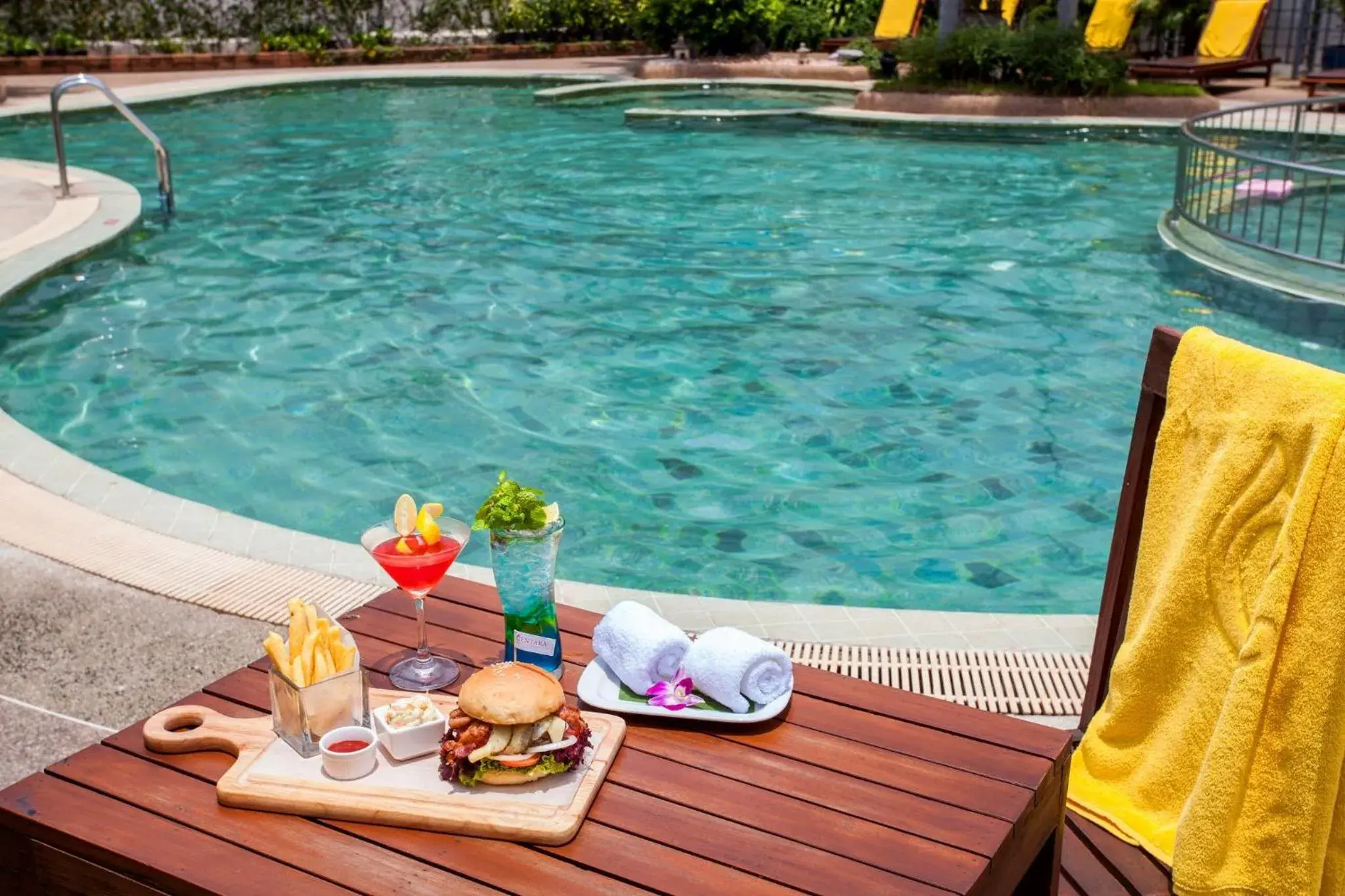 Swimming pool in Centara Udon Swimming pool in Centara Udon