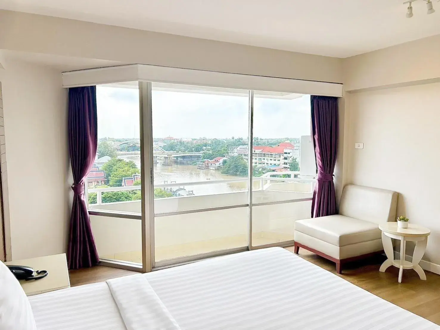 River view, Bed in Ayothaya Riverside Hotel River view, Bed in Ayothaya Riverside Hotel