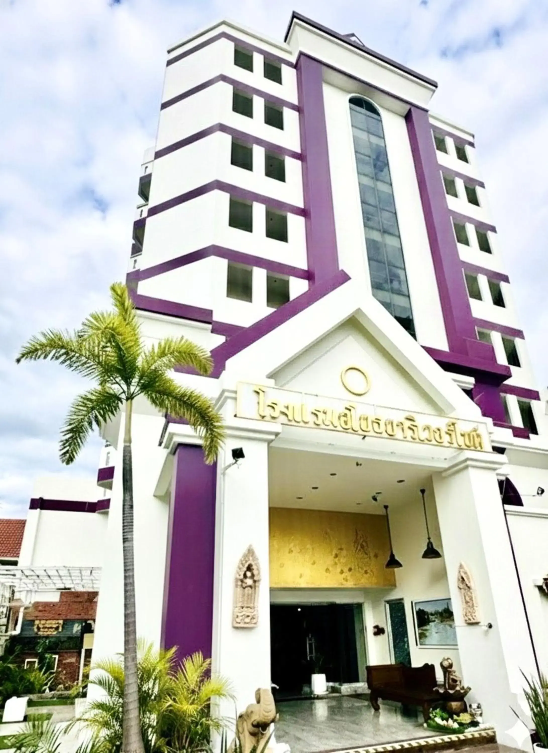 Property building in Ayothaya Riverside Hotel Property building in Ayothaya Riverside Hotel