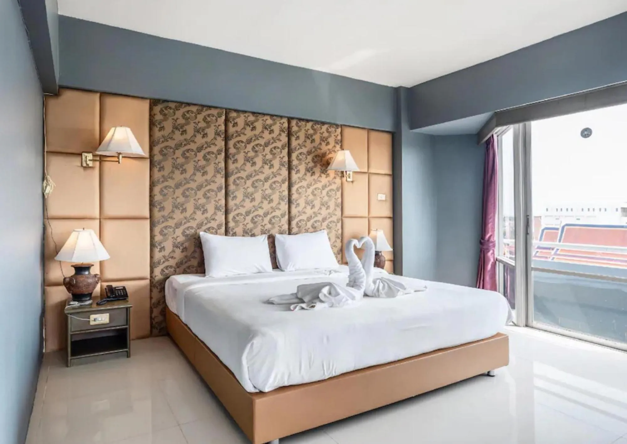 Bed in Ayothaya Riverside Hotel