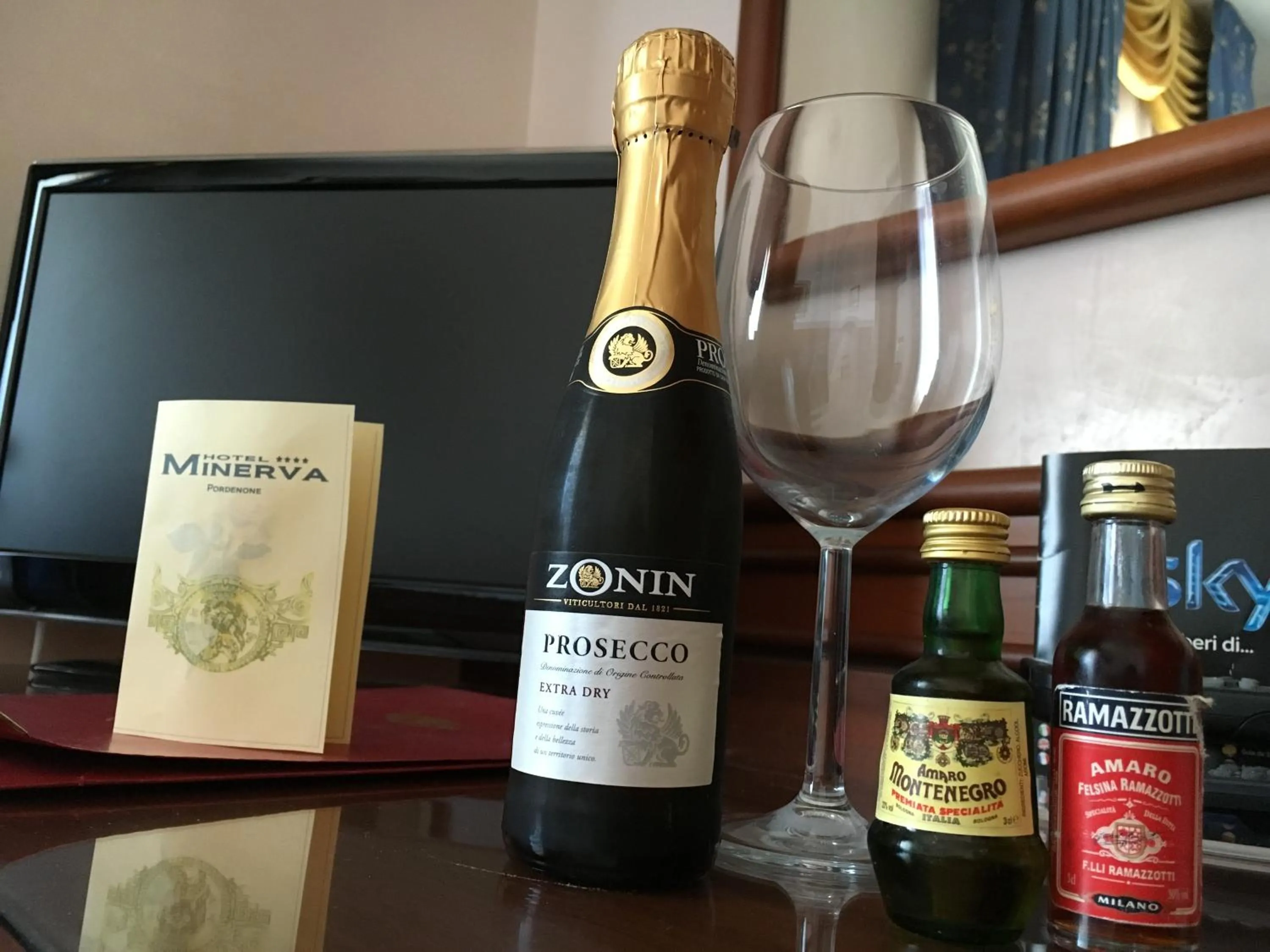 Food and drinks in Hotel Minerva