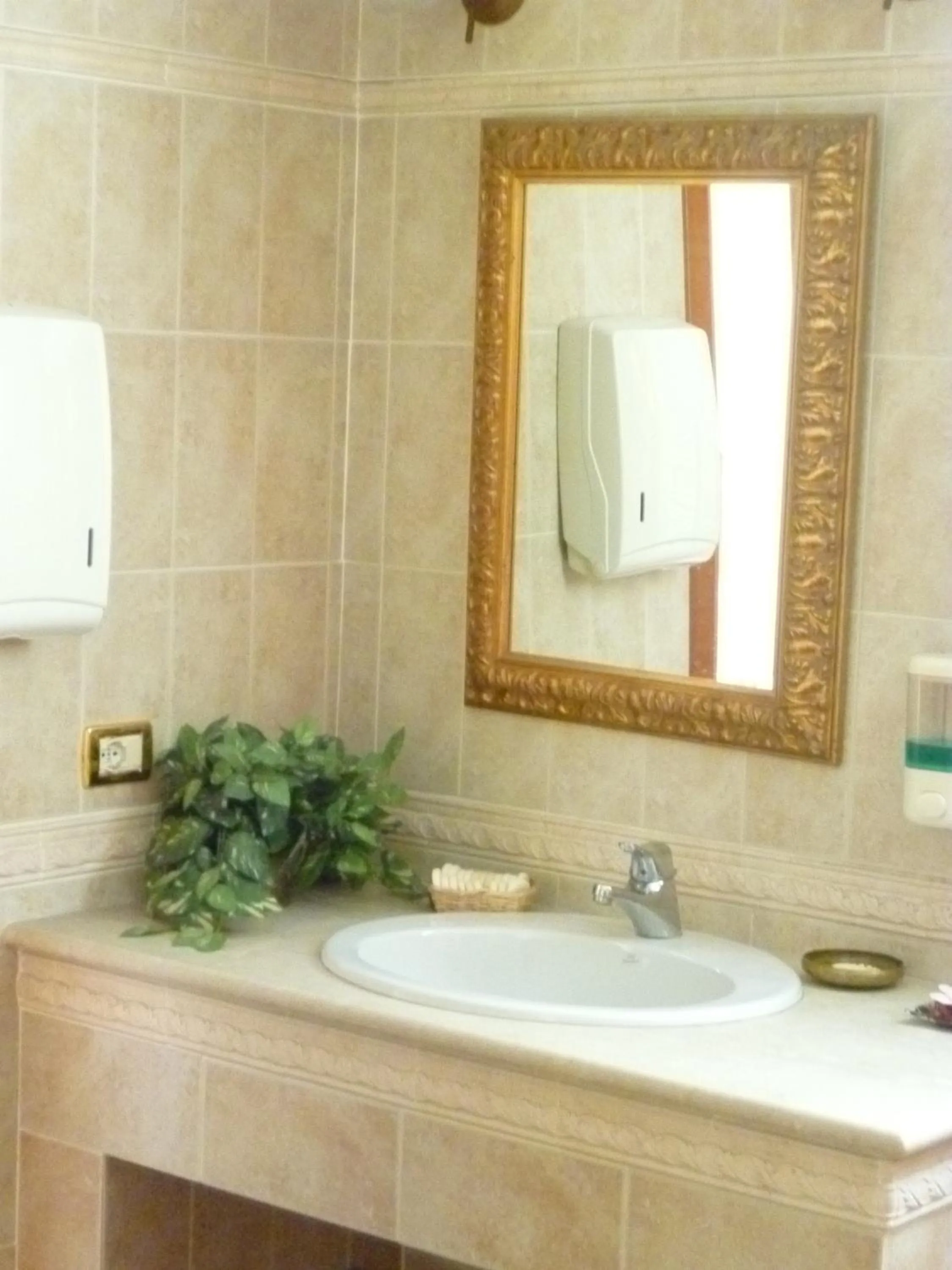 Toilet in Hotel Minerva