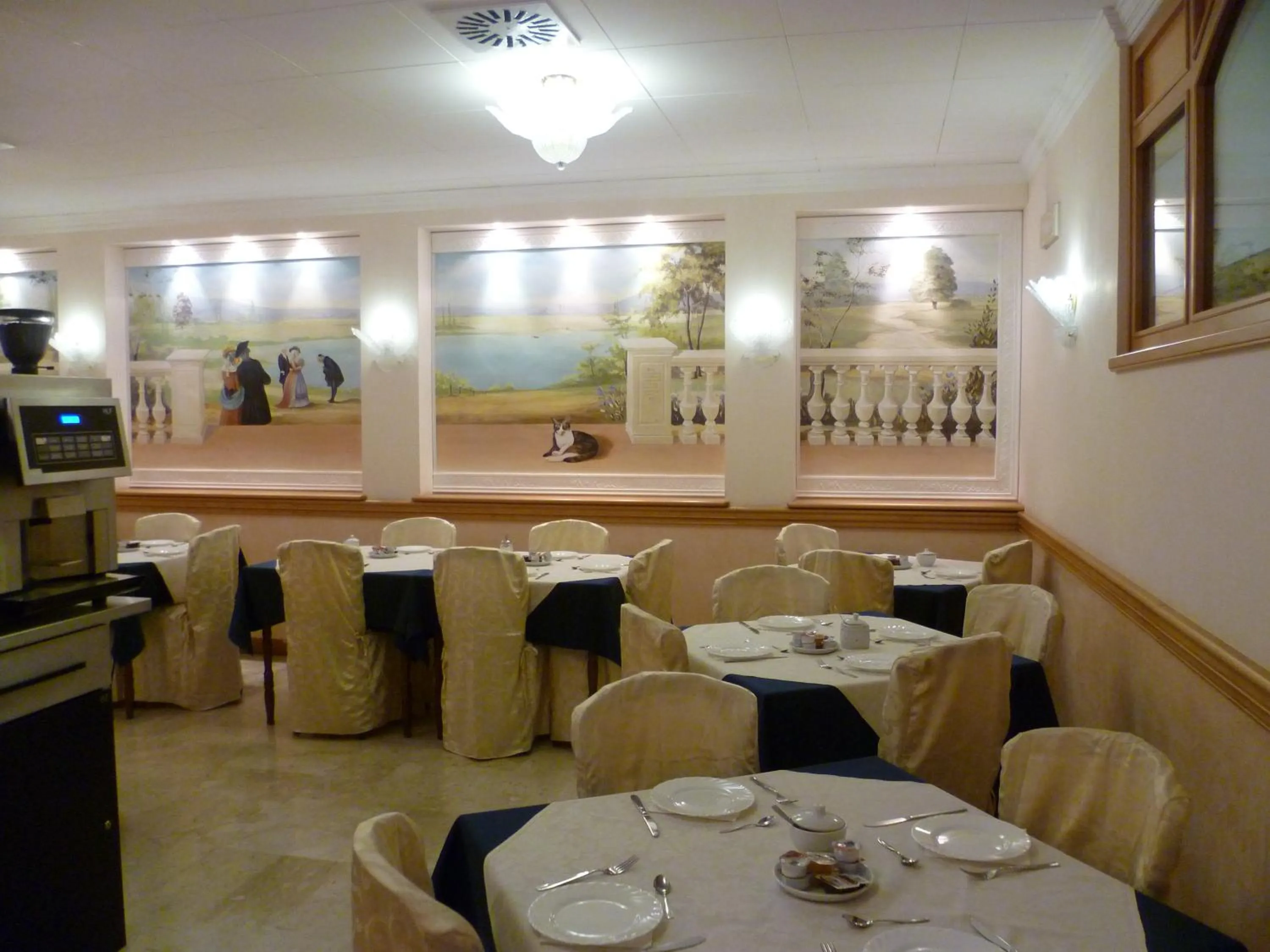 Restaurant/places to eat in Hotel Minerva