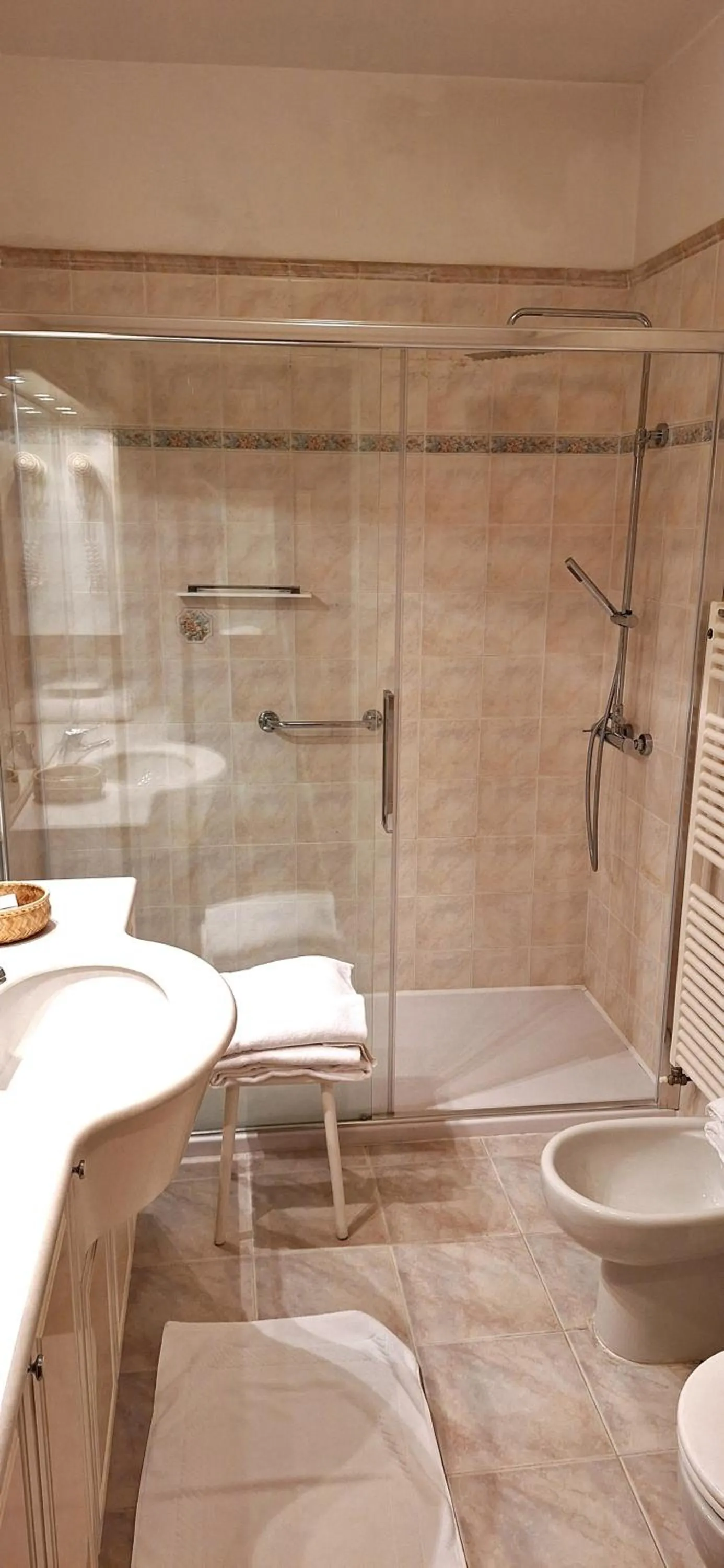 Shower in Hotel Minerva