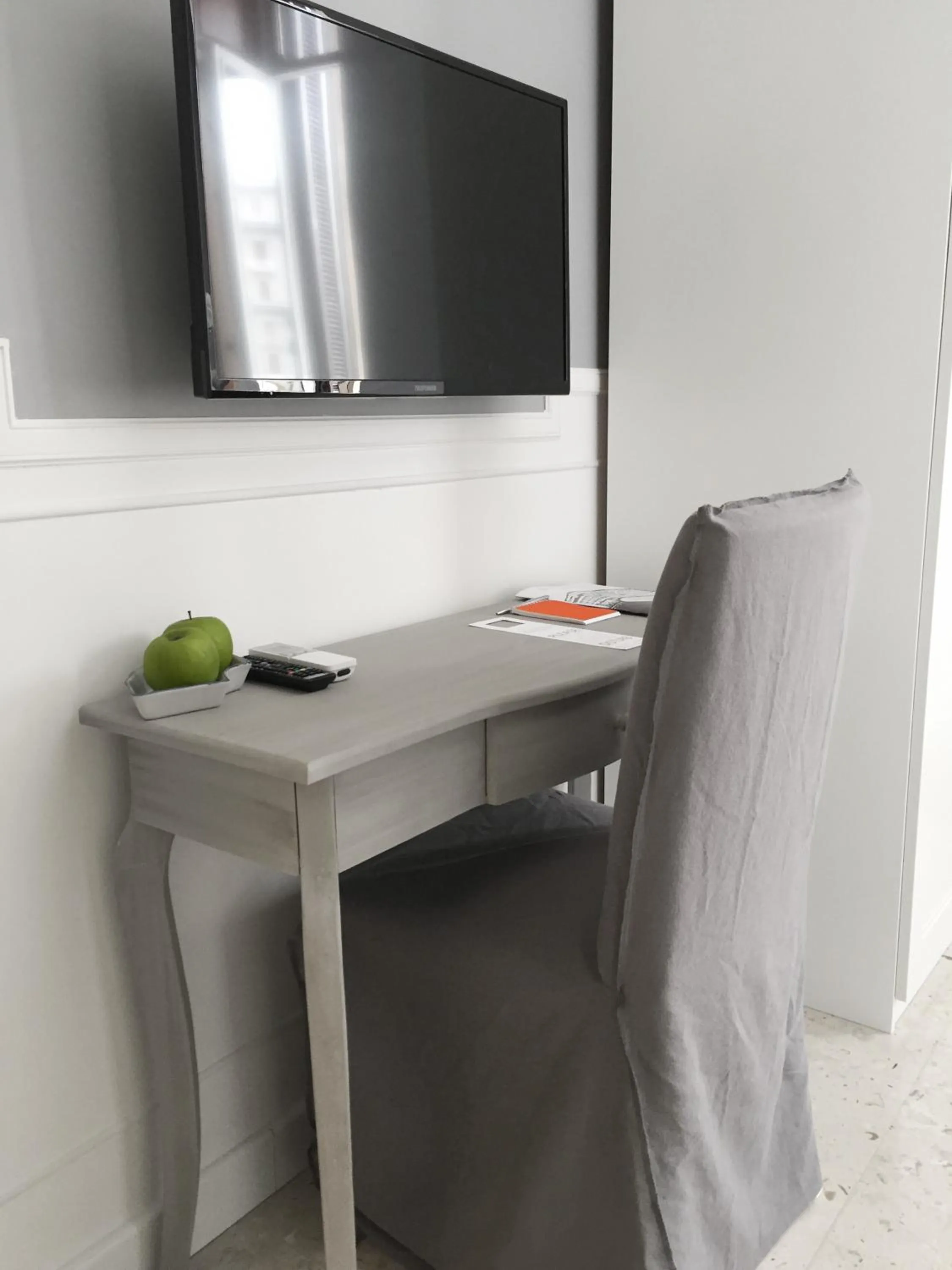 Summer in Piazza Bovio 22