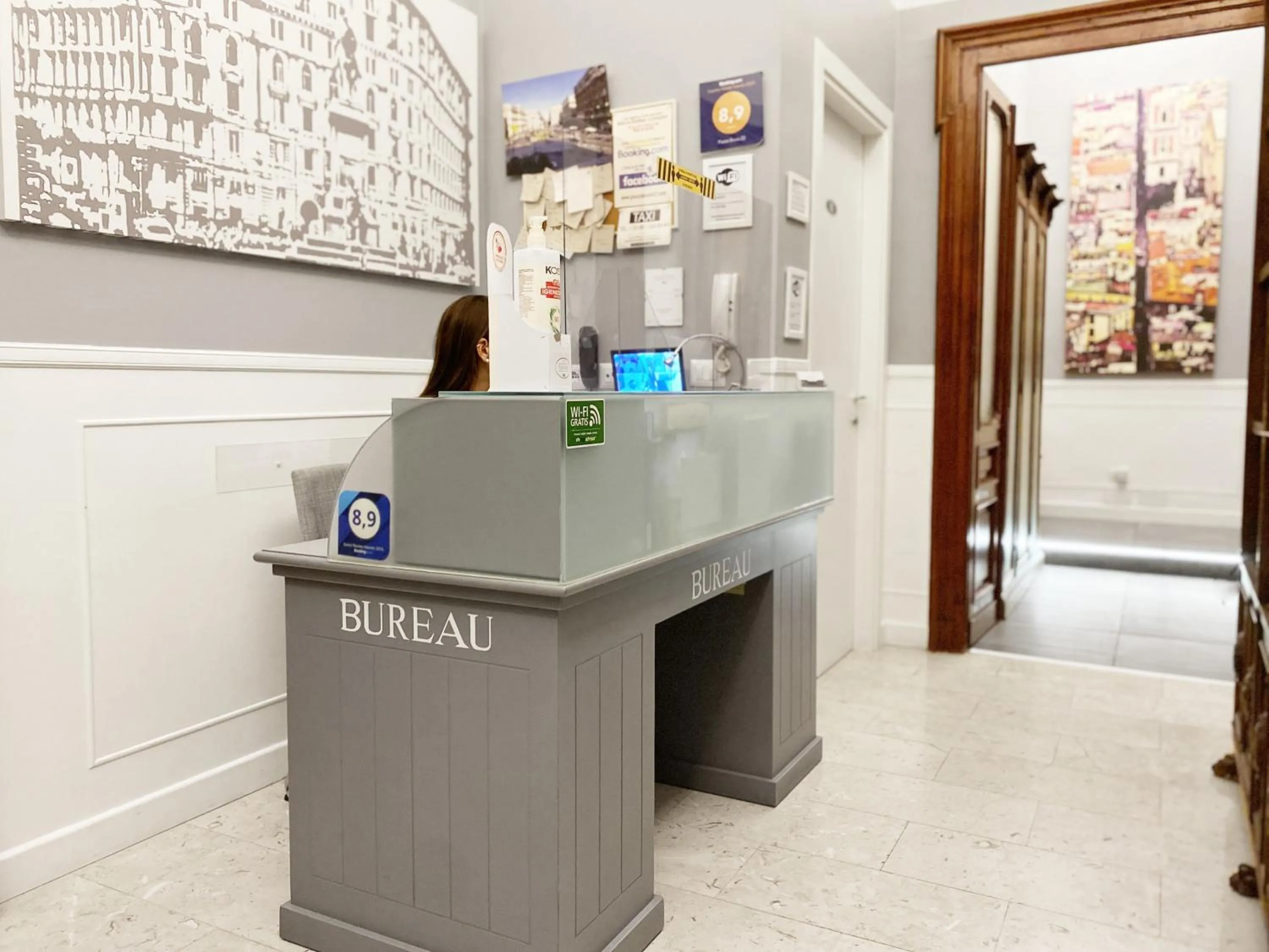 Lobby or reception in Piazza Bovio 22