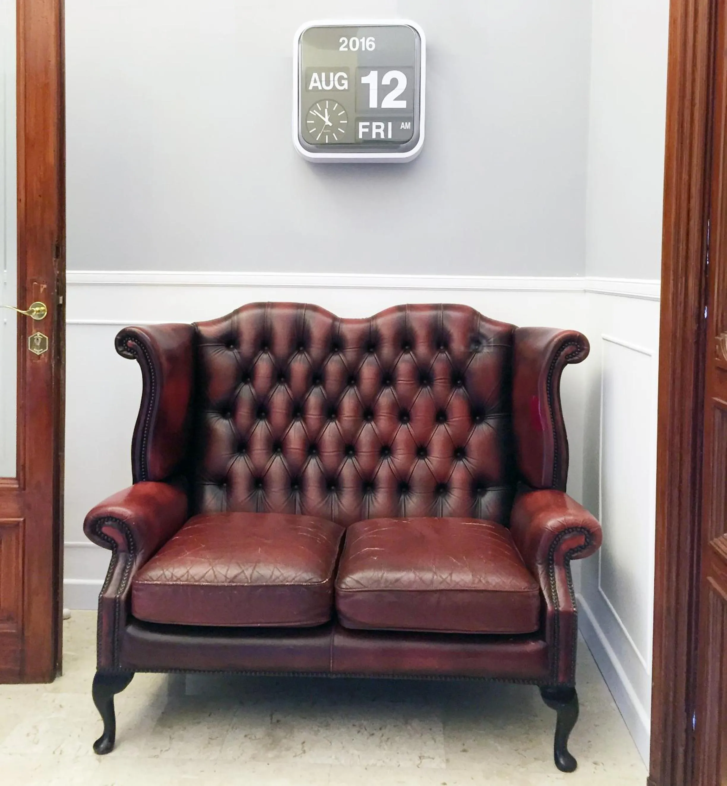 Seating area in Piazza Bovio 22