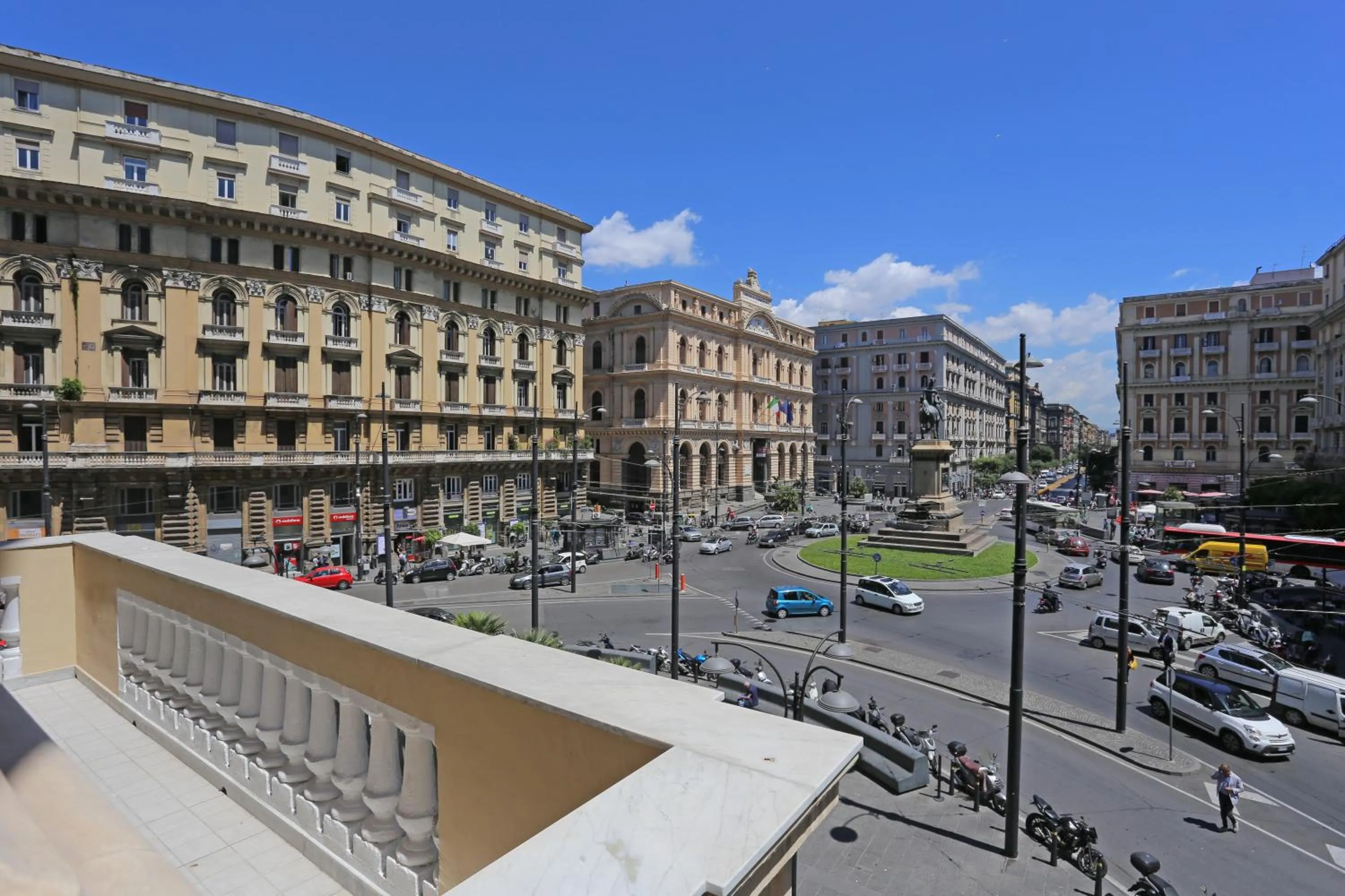 Property building in Piazza Bovio 22