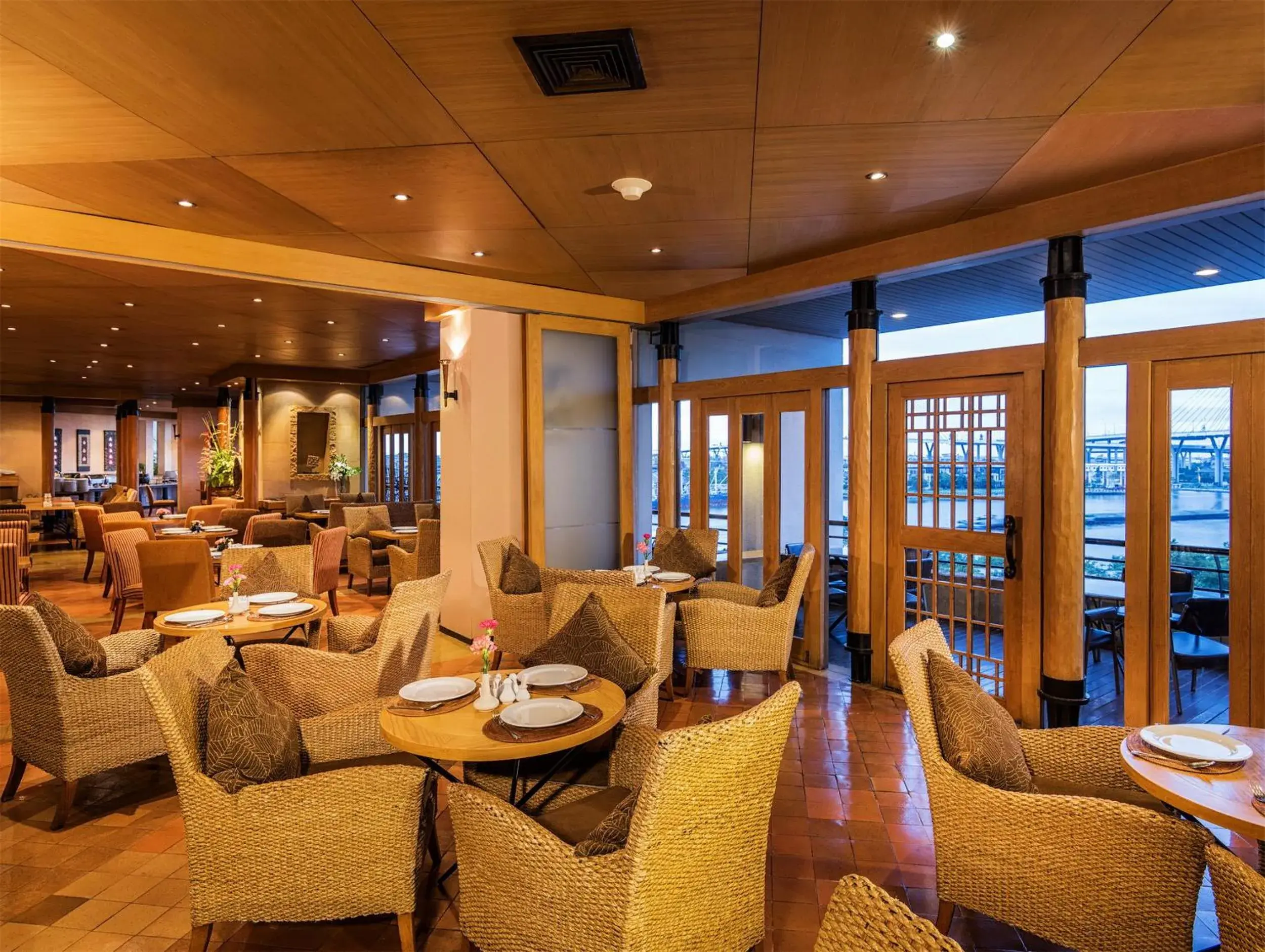 Restaurant/places to eat in Riverfront Bangkok Restaurant/places to eat in Riverfront Bangkok