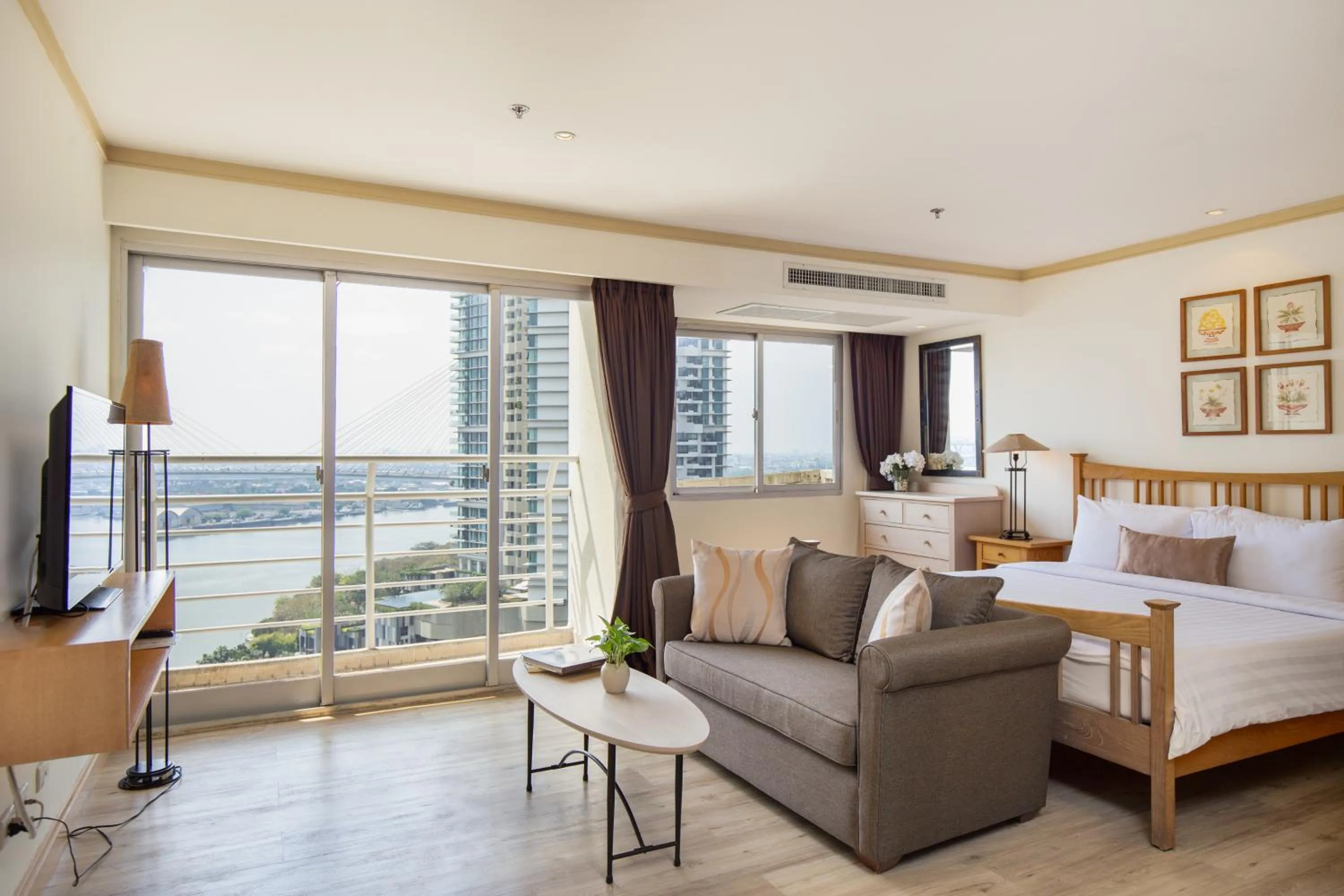 Photo of the whole room, Bed in Riverfront Bangkok