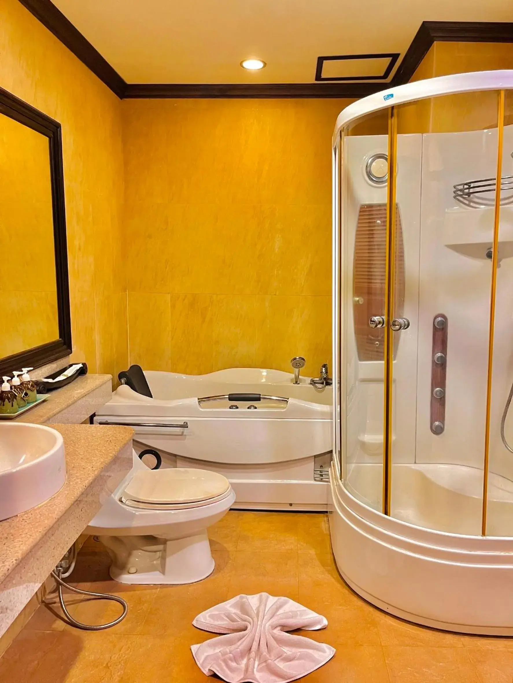 Superior Jacuzzi Room Twin bed in Kanok Buri Resort Superior Jacuzzi Room Twin bed in Kanok Buri Resort