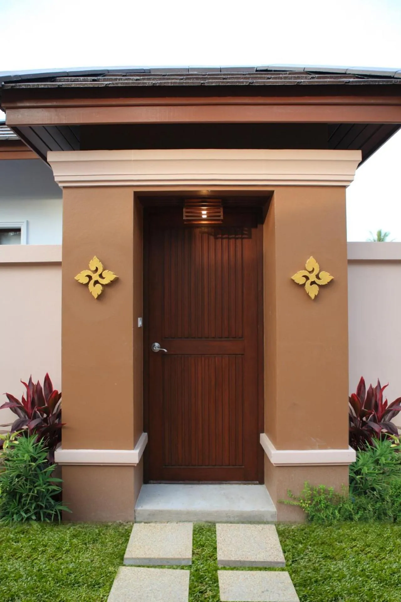 Facade/entrance in Kanok Buri Resort