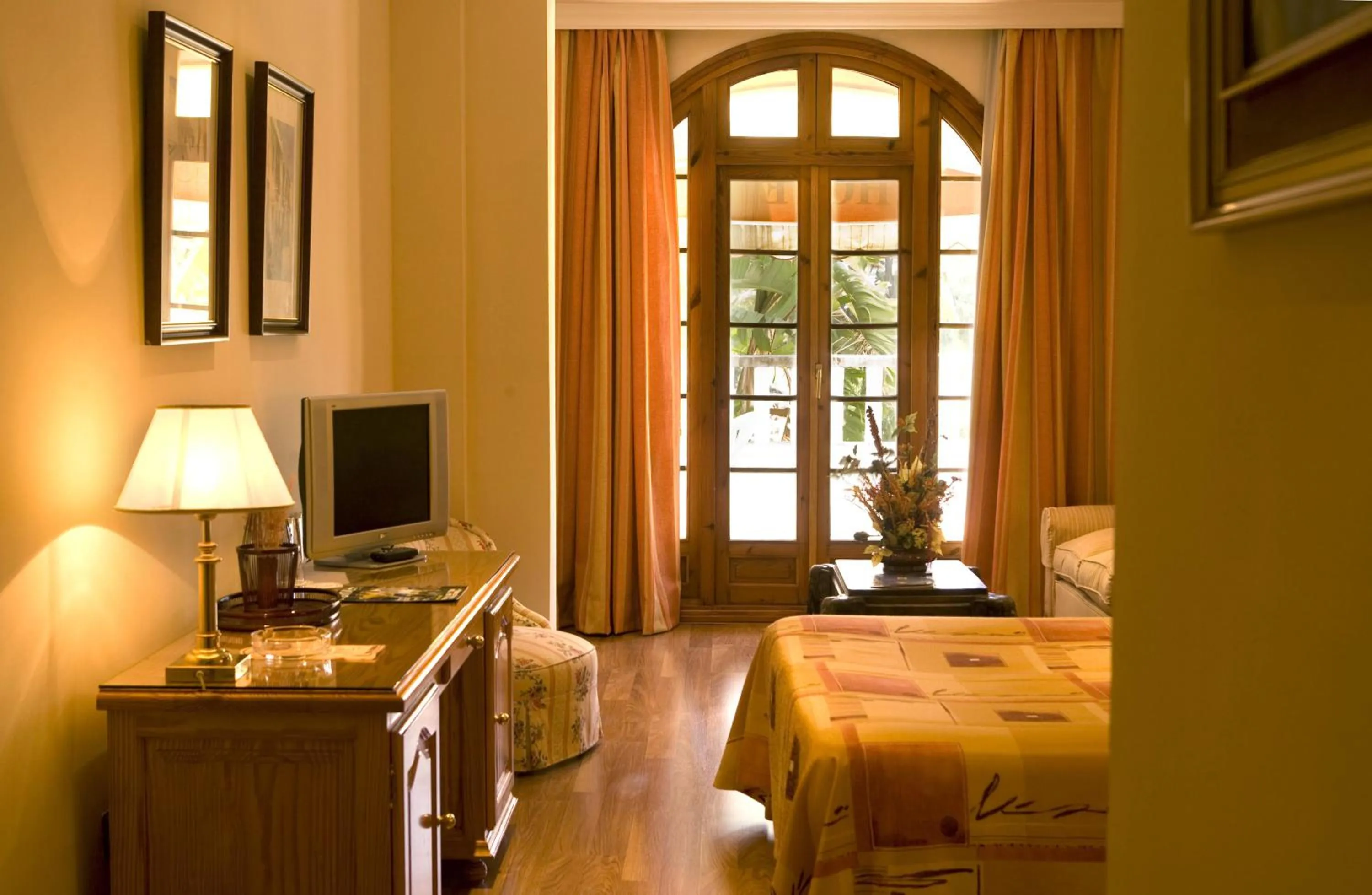 Day, Bed in La Cueva Park