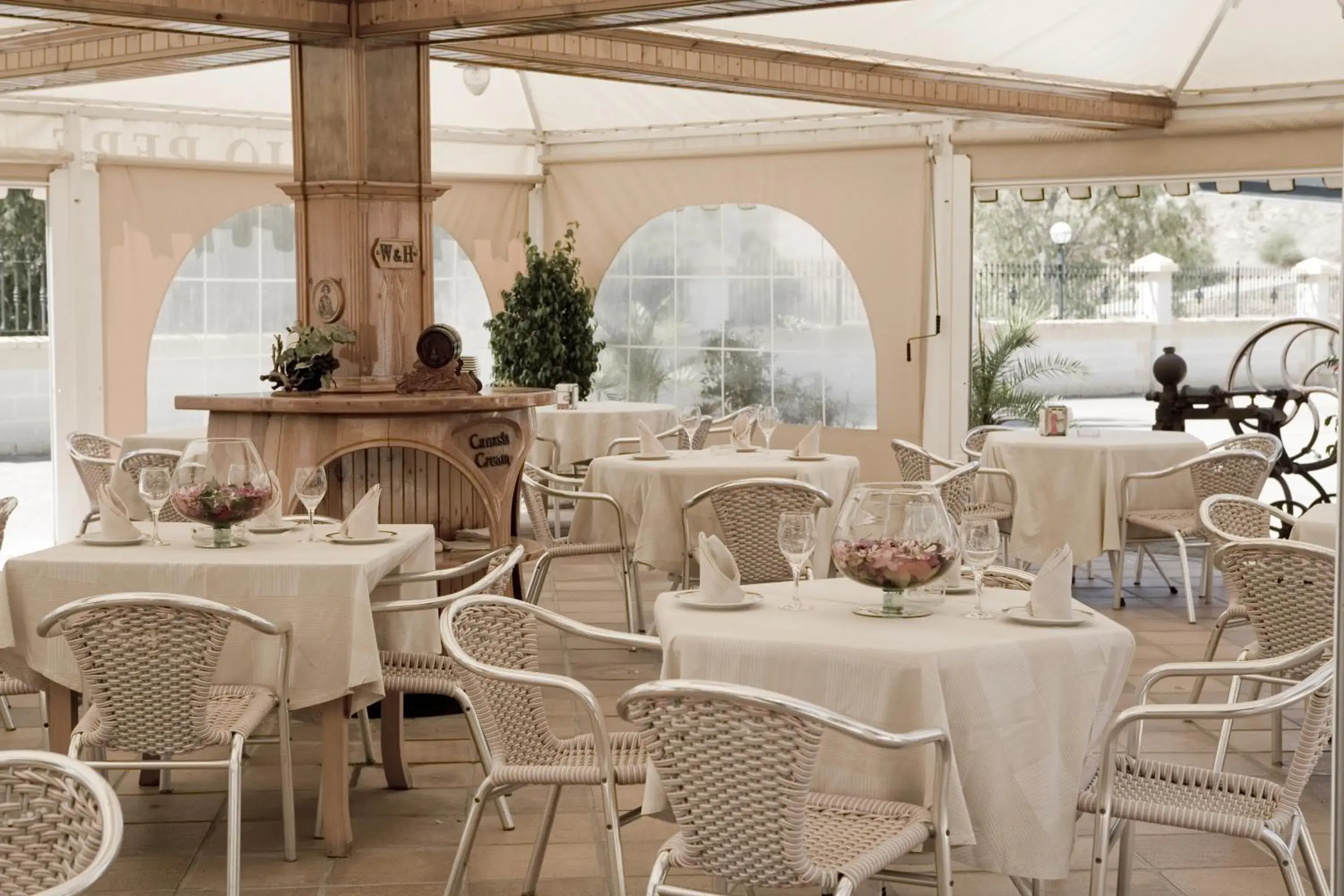 Restaurant/places to eat in La Cueva Park Restaurant/places to eat in La Cueva Park