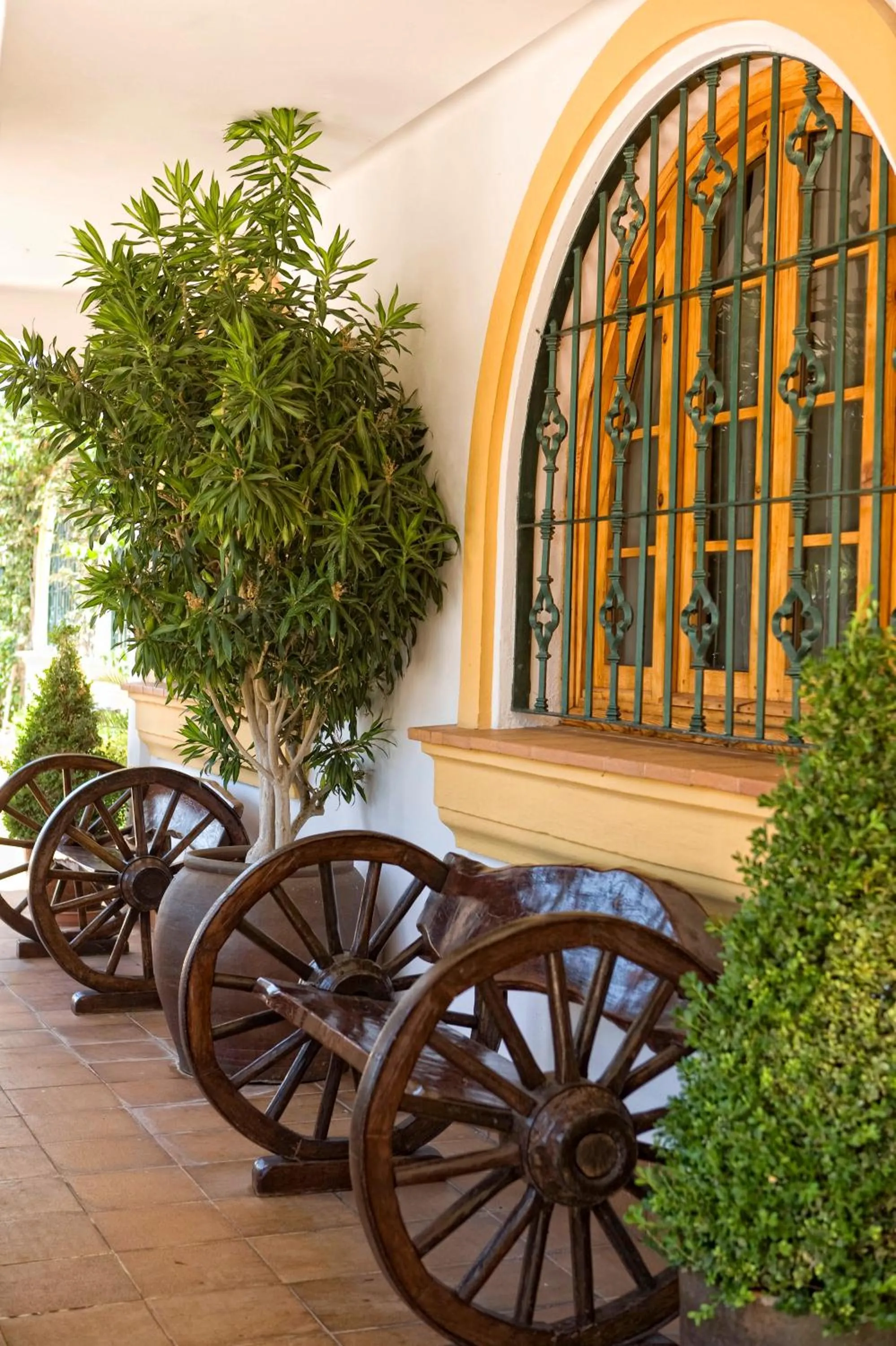 Business facilities in La Cueva Park