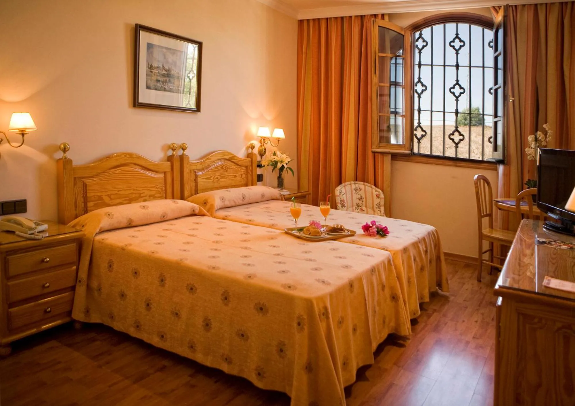 Photo of the whole room, Bed in La Cueva Park