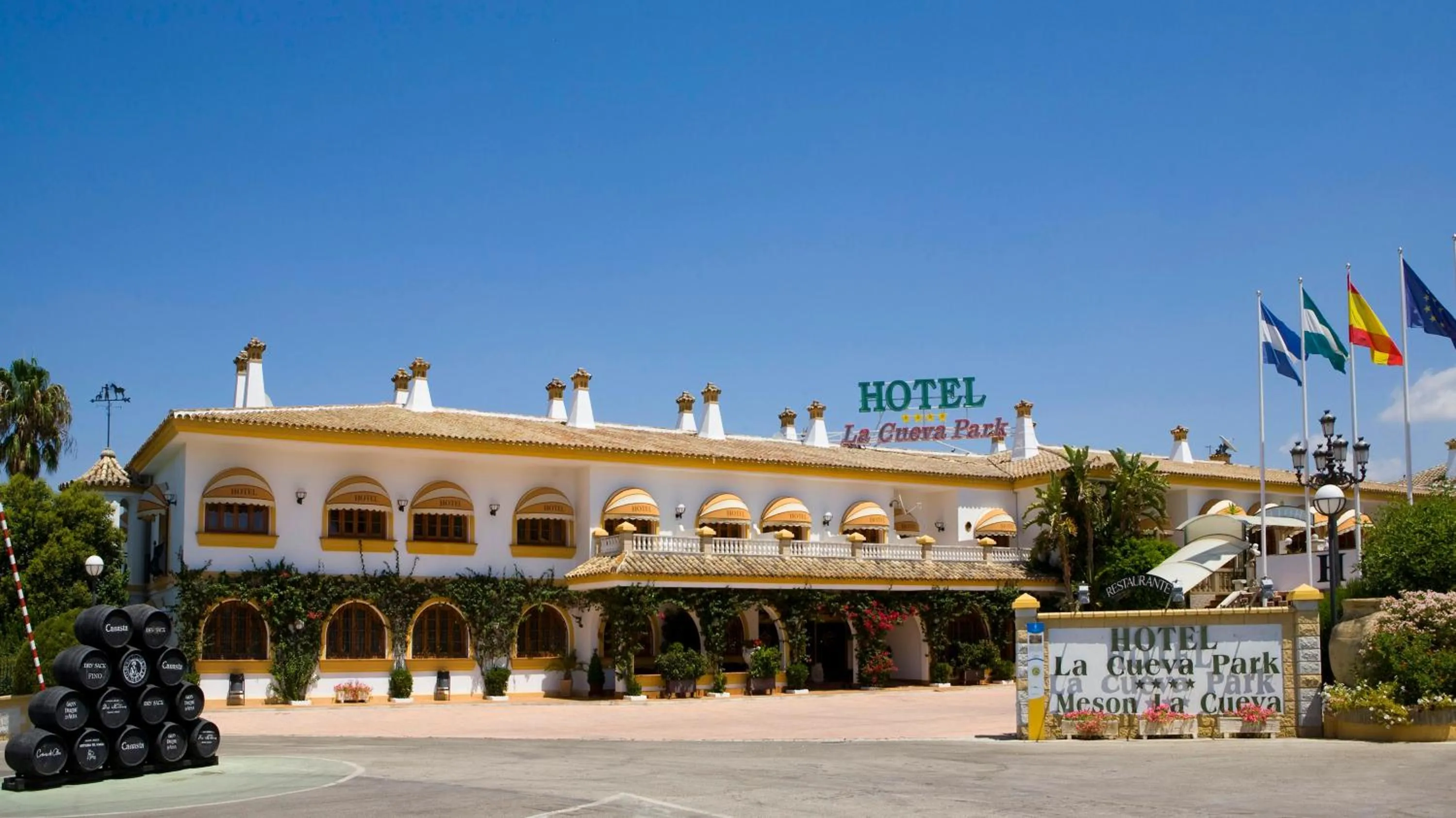 Property building in La Cueva Park