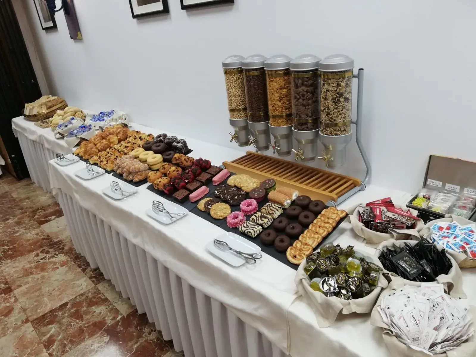 Buffet breakfast in La Cueva Park Buffet breakfast in La Cueva Park