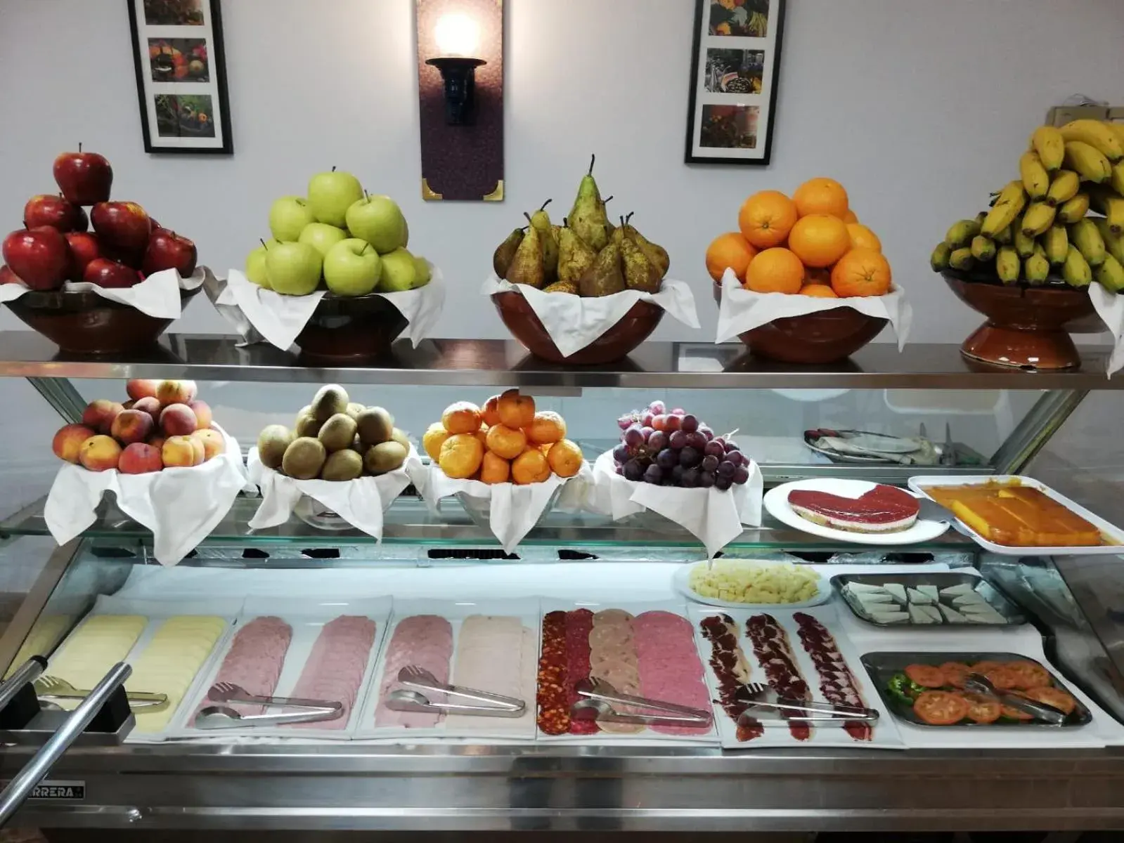 Buffet breakfast in La Cueva Park Buffet breakfast in La Cueva Park