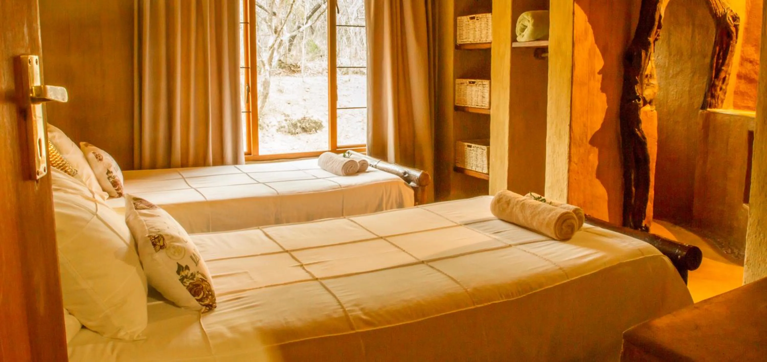 Bedroom, Bed in LittleBush Private Lodge