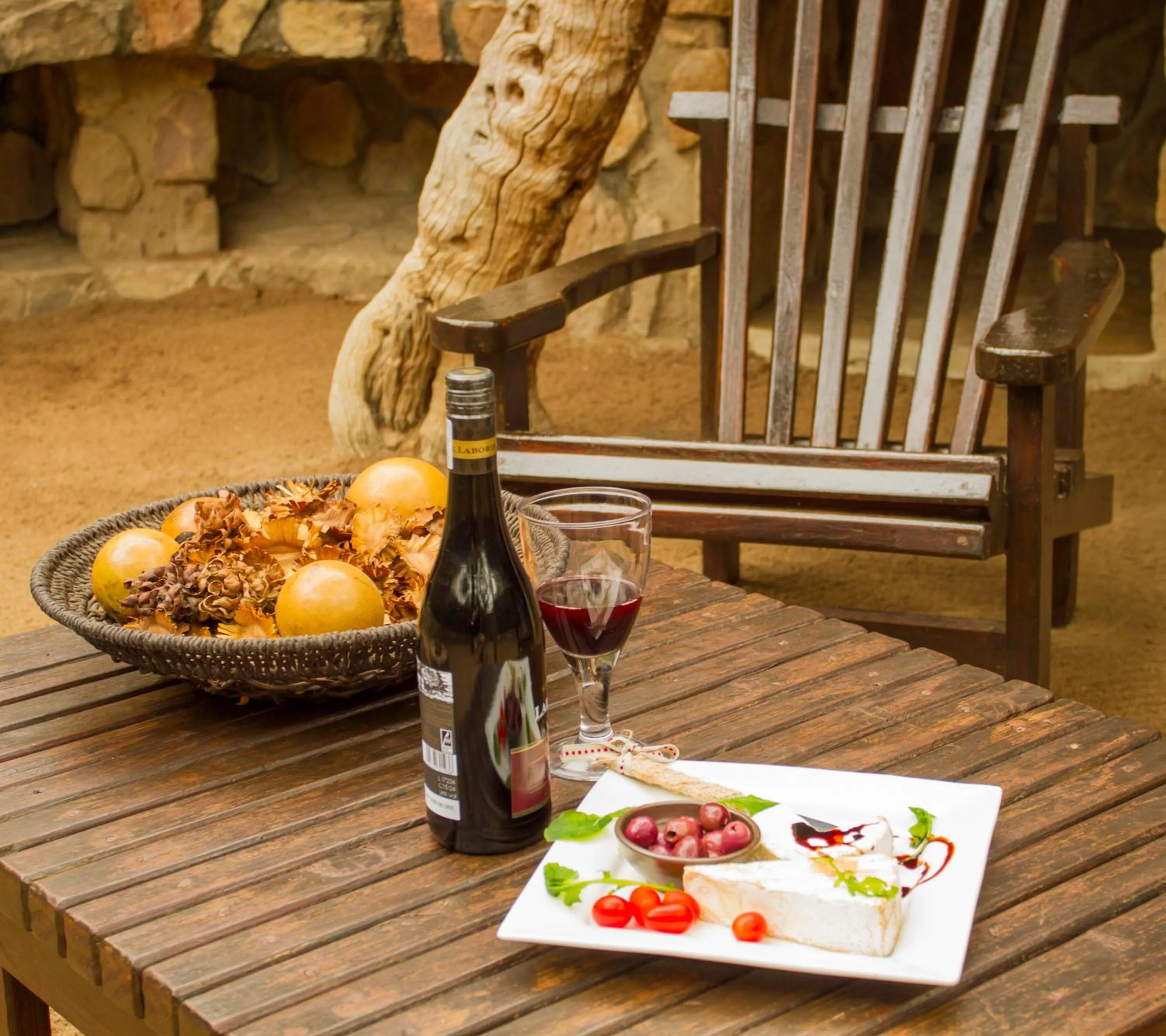 Food and drinks in LittleBush Private Lodge