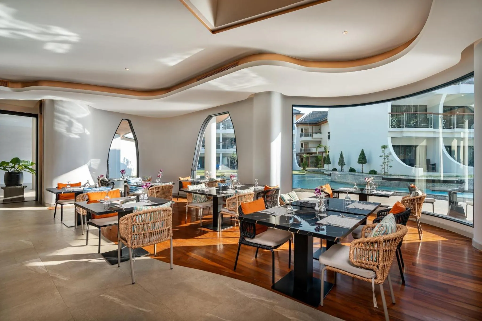 Restaurant/places to eat in Amora Beach Resort Phuket