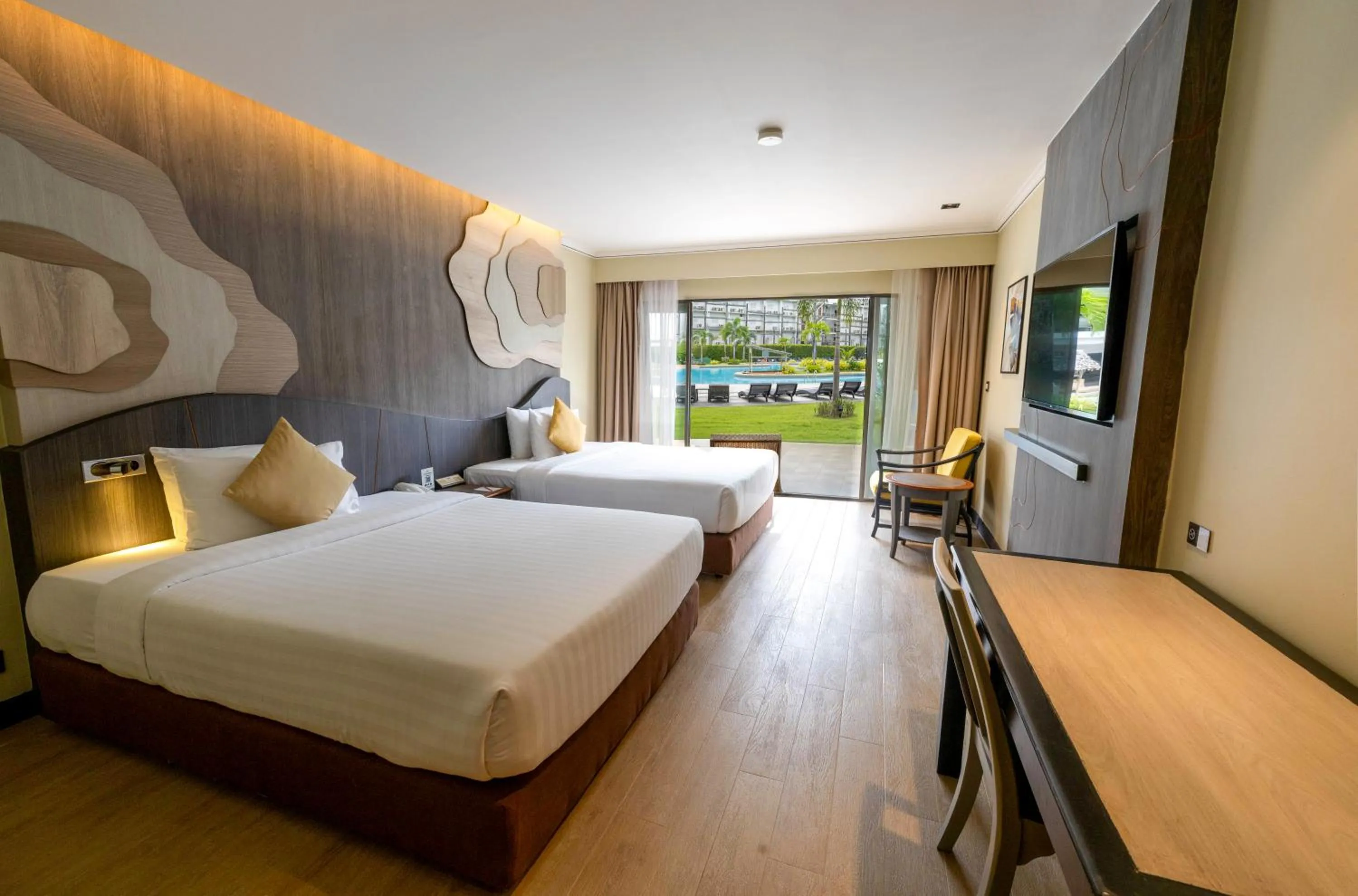 TV and multimedia, Bed in Amora Beach Resort Phuket