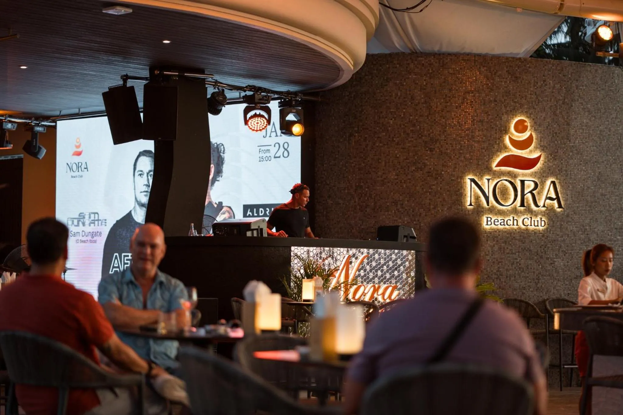 Restaurant/places to eat in Amora Beach Resort Phuket