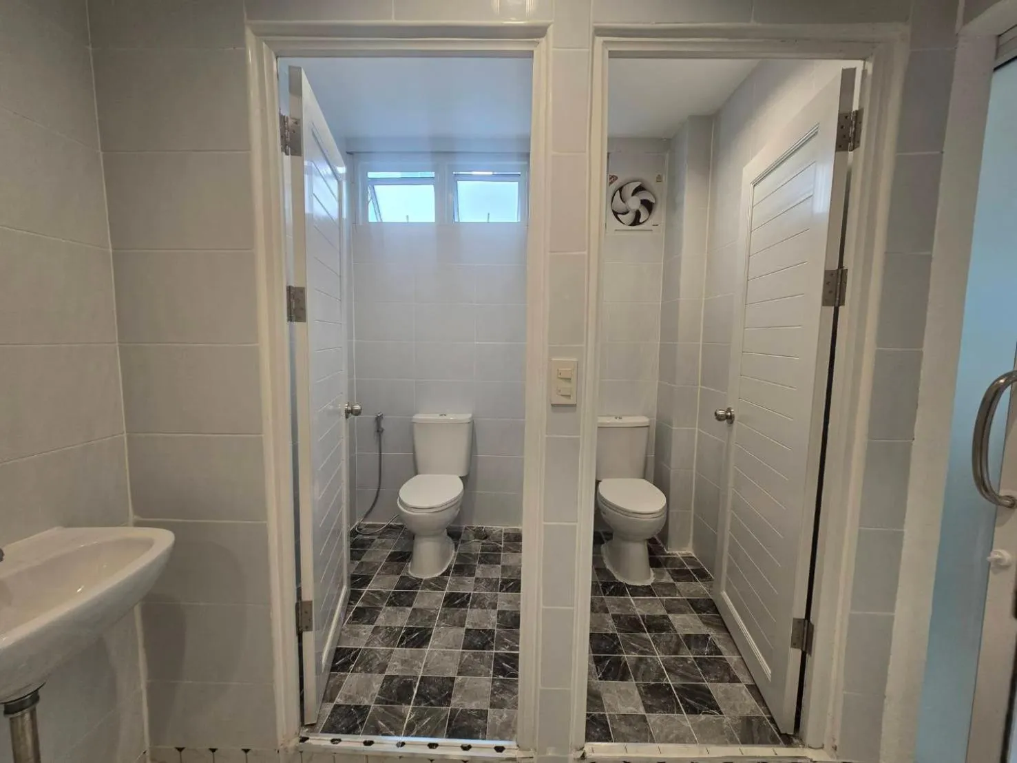 Shower in Bella Express