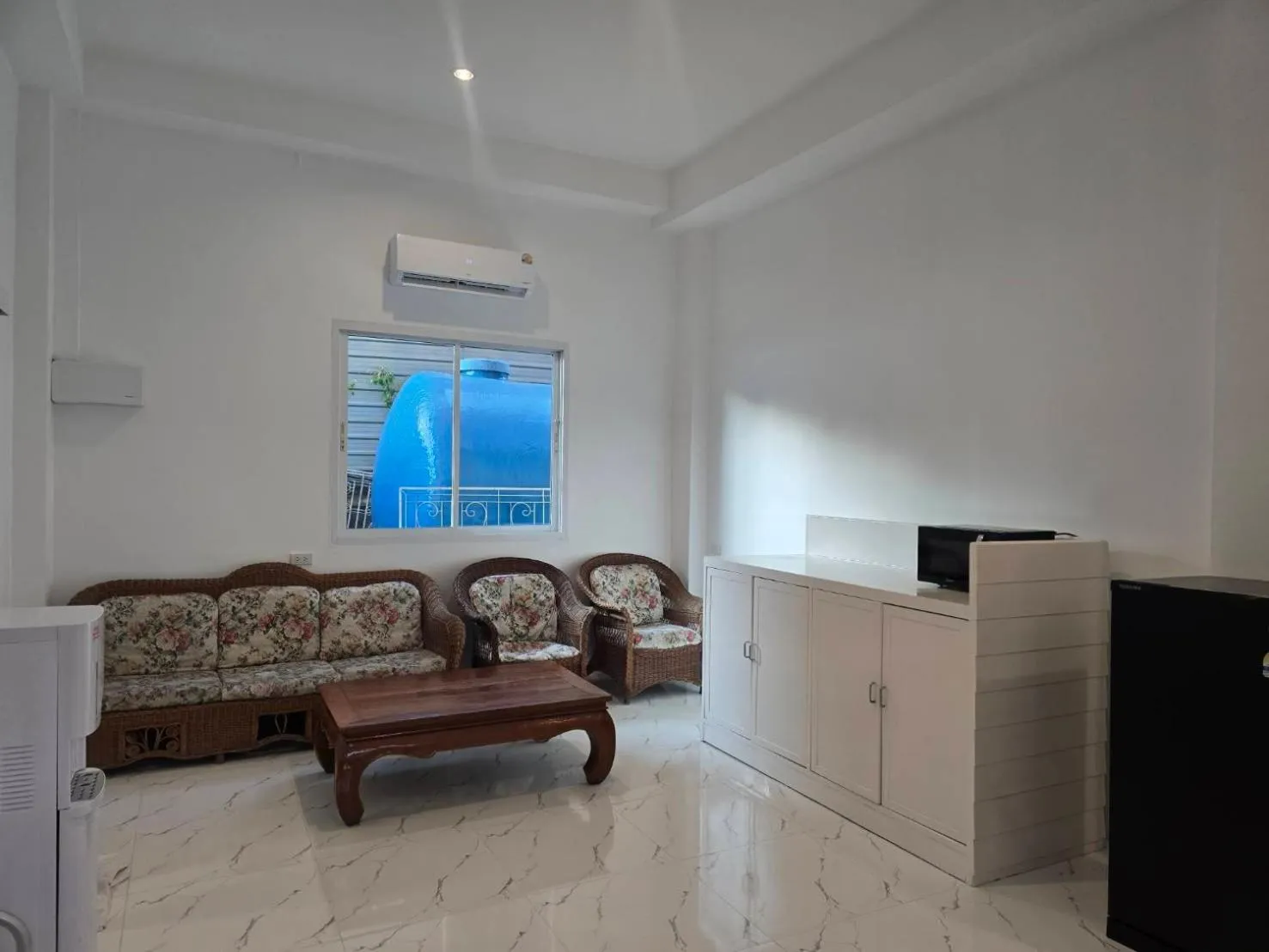 Living room in Bella Express