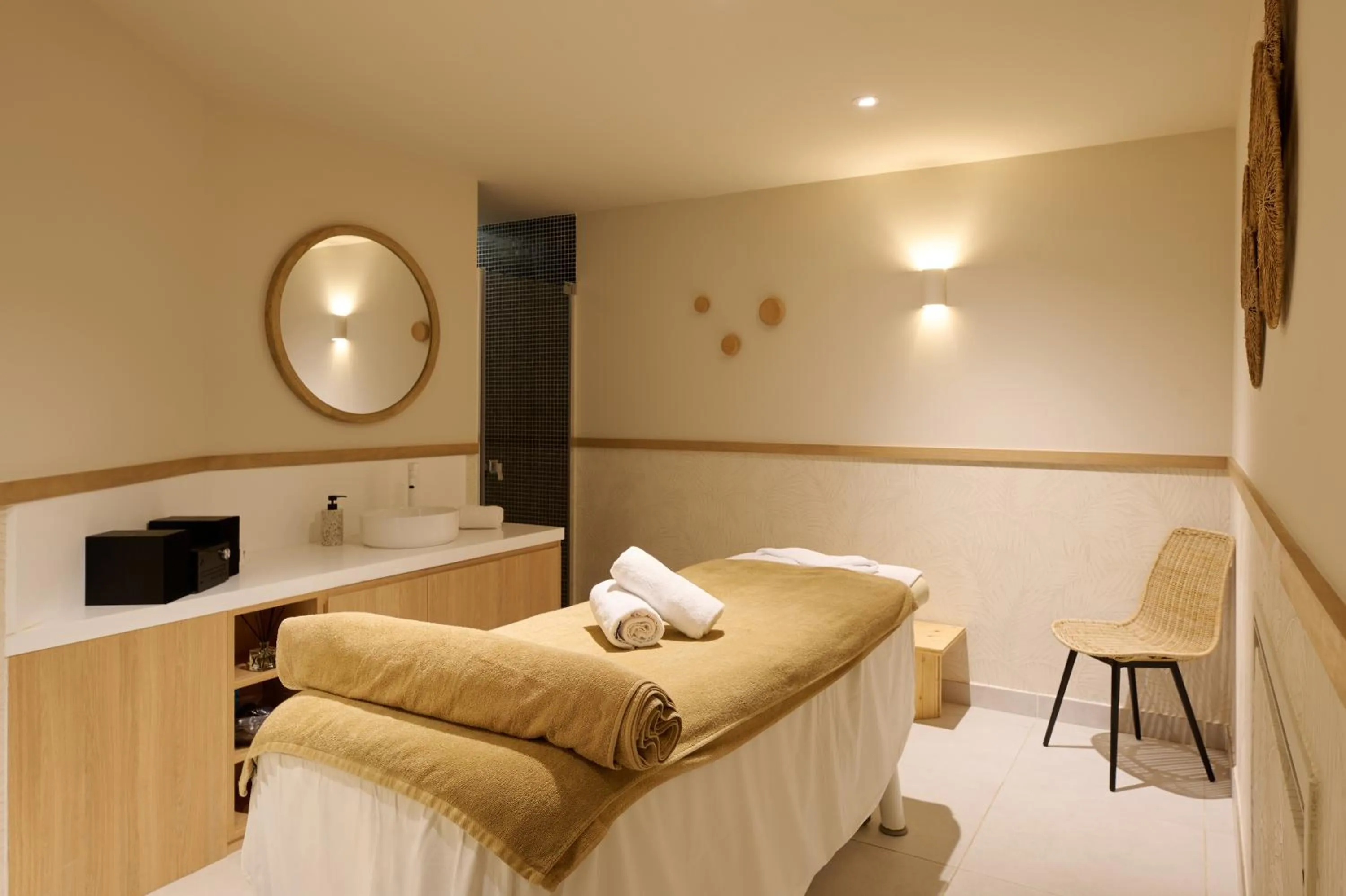 Massage, Bed in AluaSoul Palma Hotel Adults Only