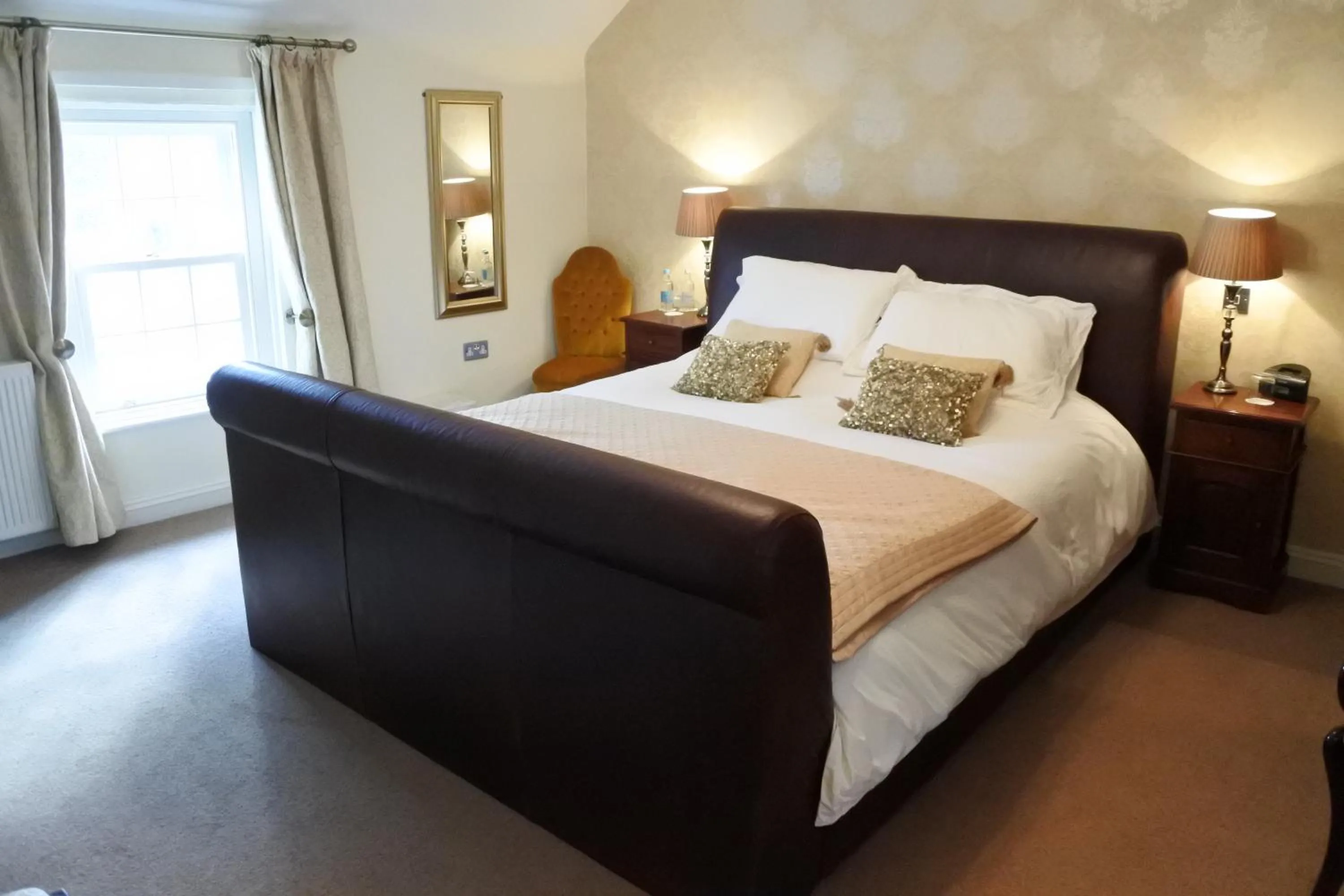 Bedroom, Bed in Magpies Restaurant with Rooms