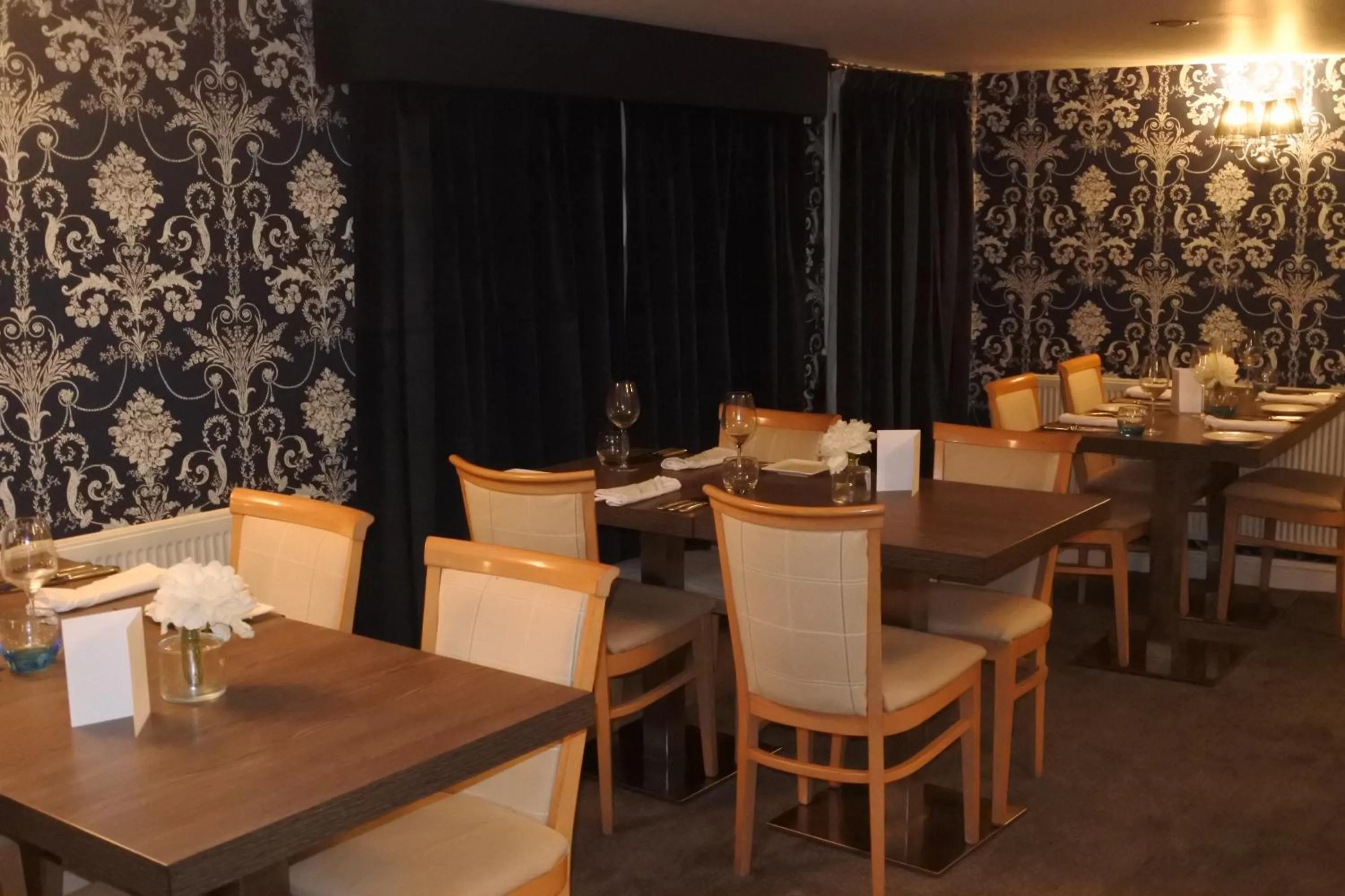 Restaurant/places to eat in Magpies Restaurant with Rooms