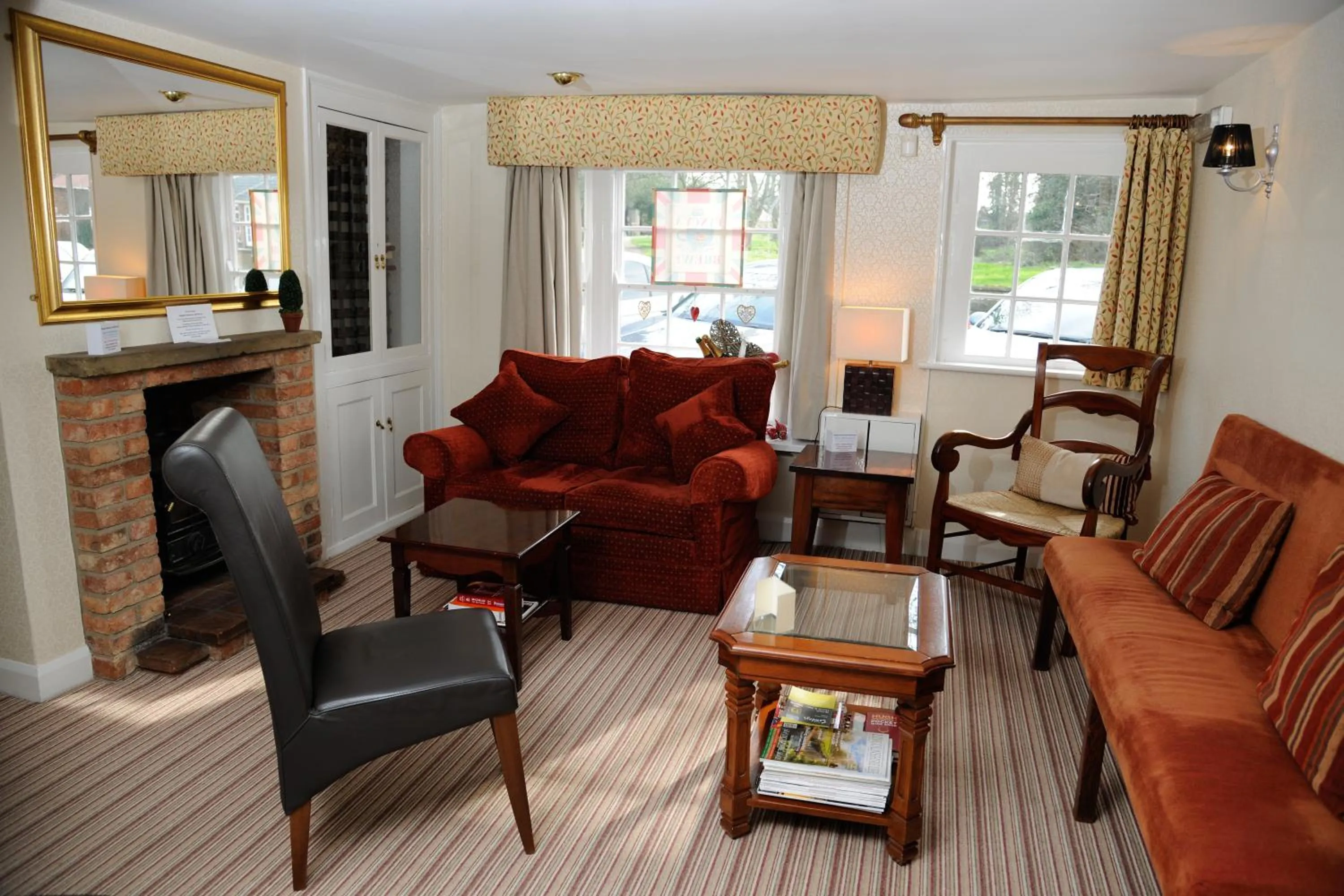 Communal lounge/ TV room in Magpies Restaurant with Rooms