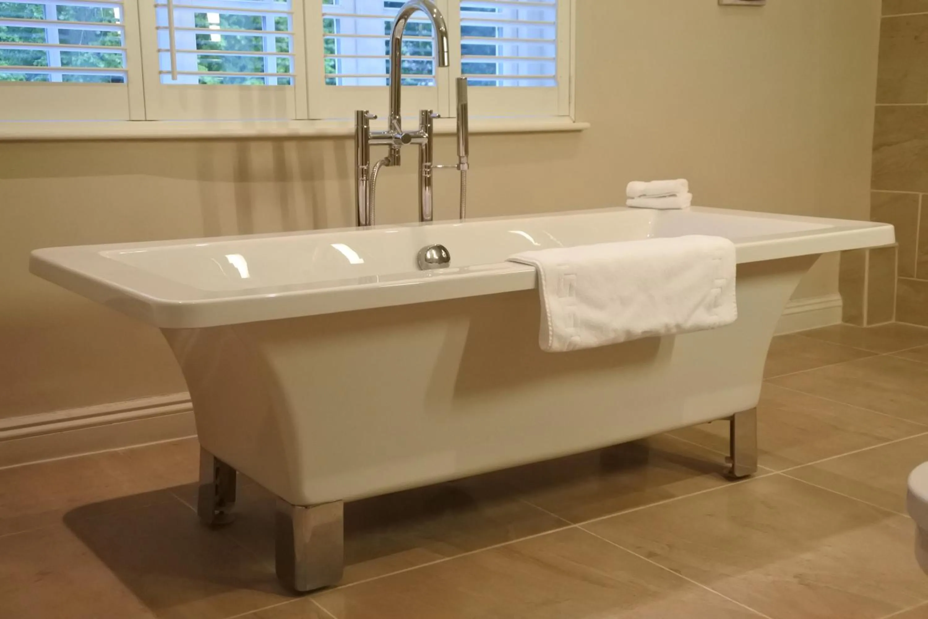 Bathroom in Magpies Restaurant with Rooms