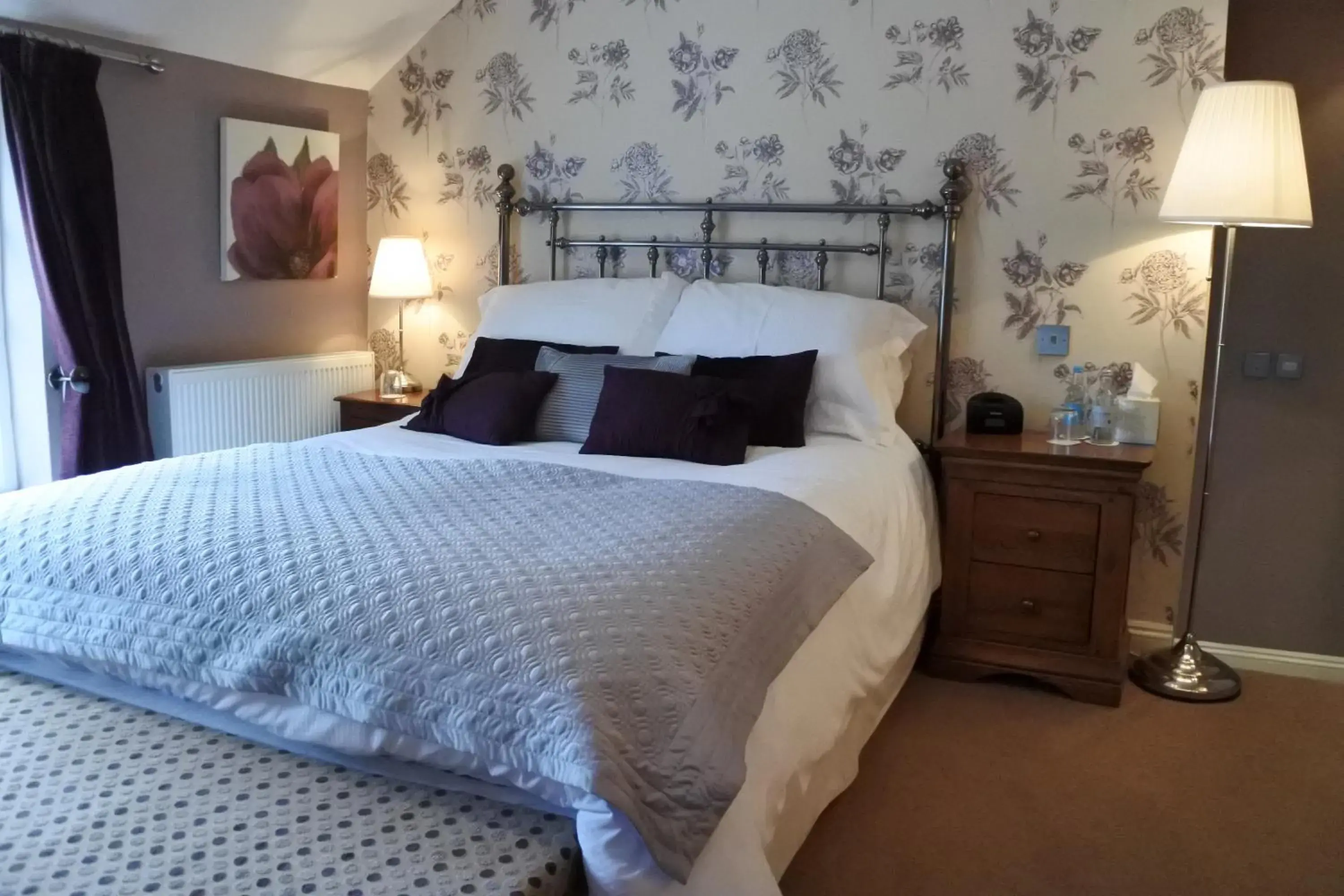 Deluxe King Room - single occupancy in Magpies Restaurant with Rooms Deluxe King Room - single occupancy in Magpies Restaurant with Rooms