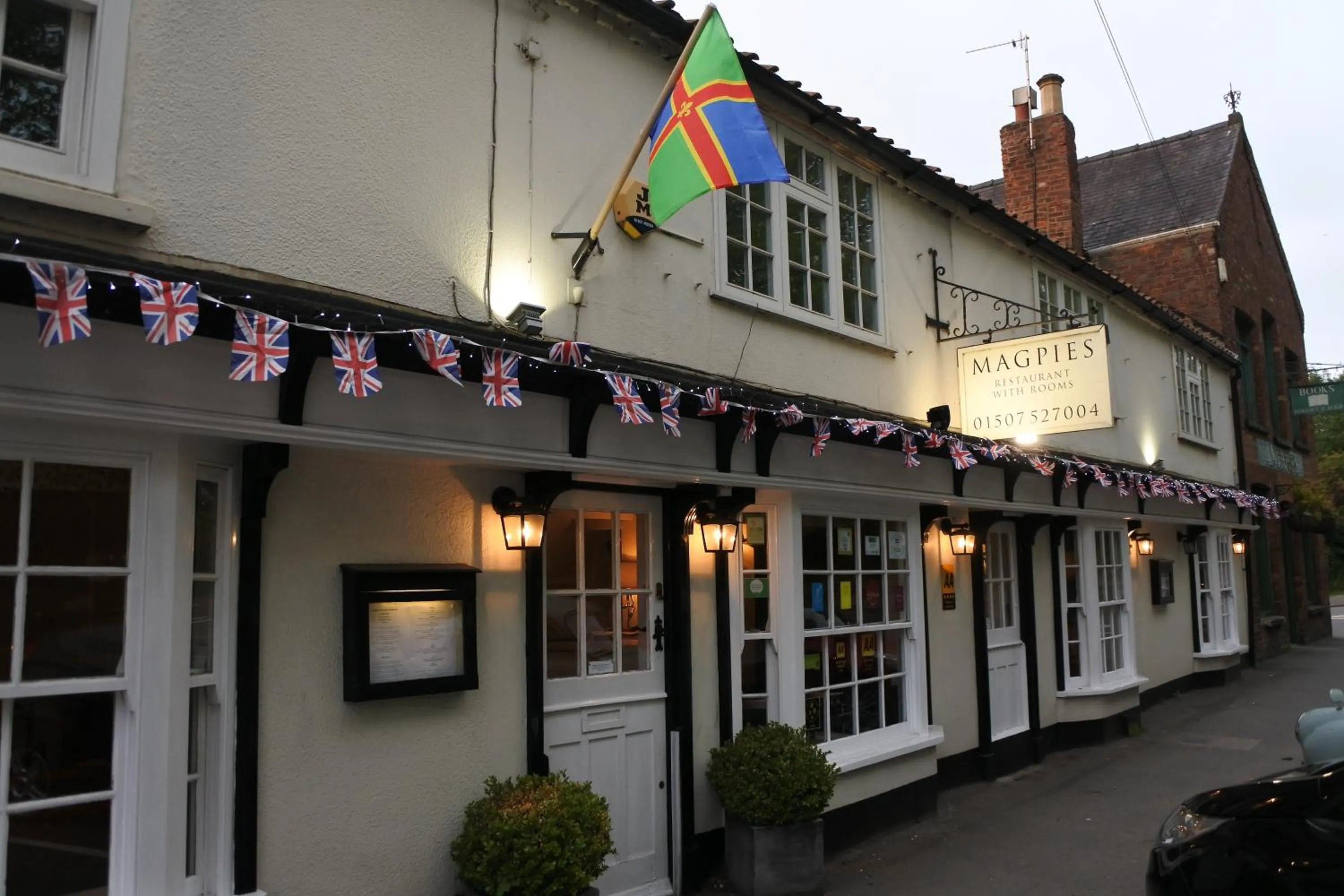 Facade/entrance in Magpies Restaurant with Rooms