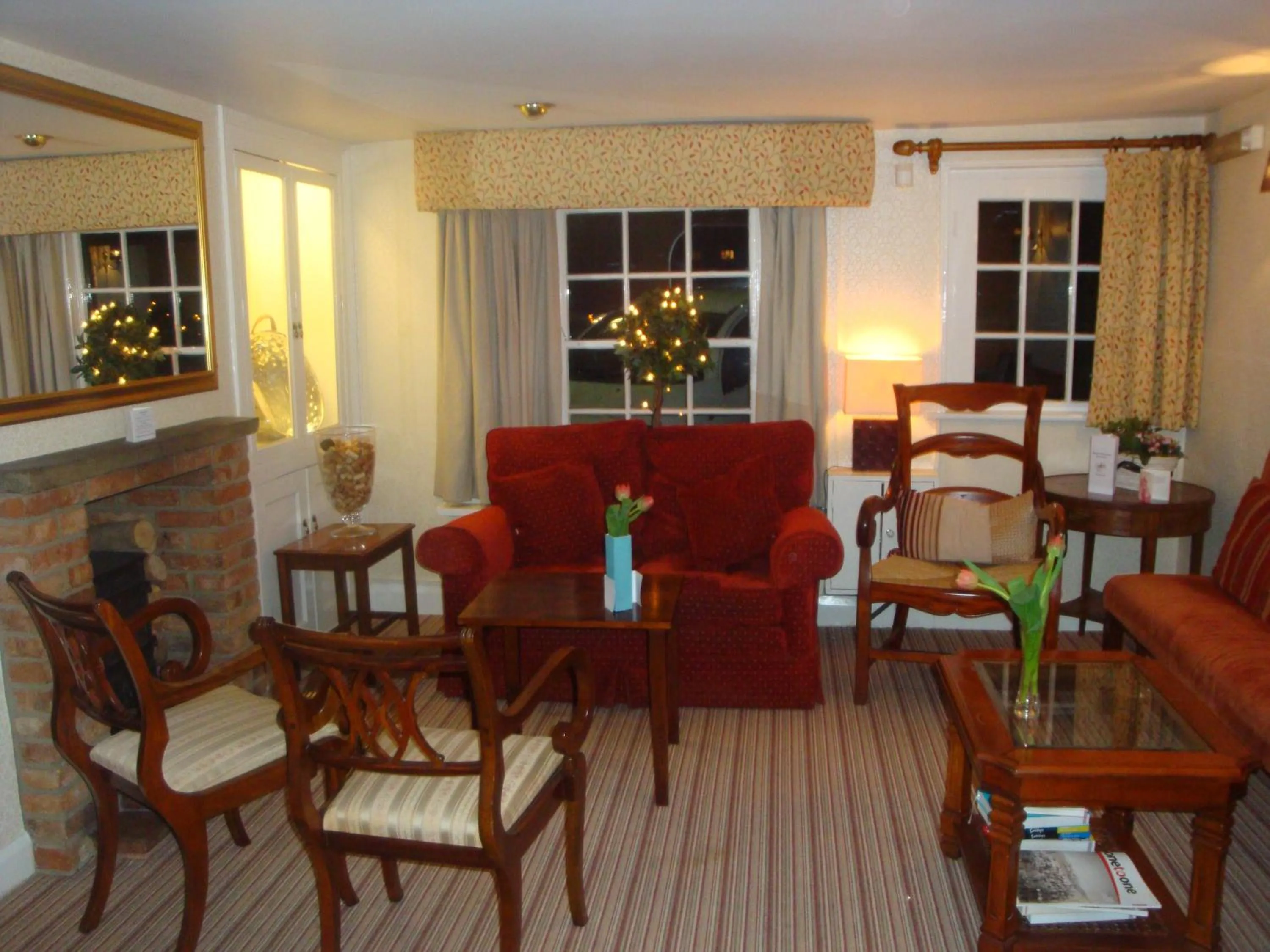 Communal lounge/ TV room in Magpies Restaurant with Rooms