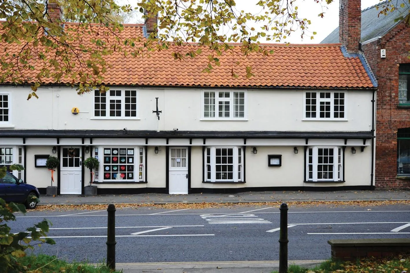 Property building in Magpies Restaurant with Rooms
