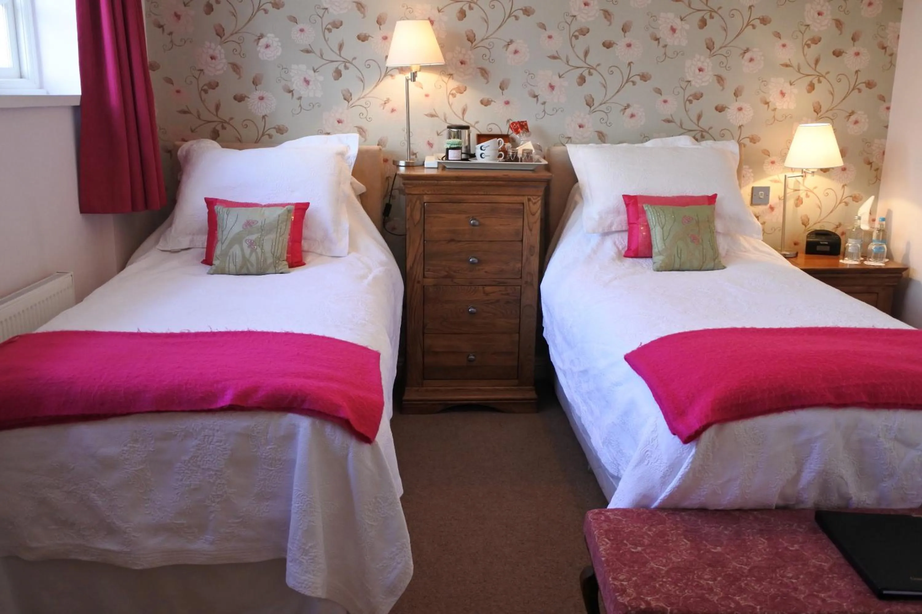 Bedroom, Bed in Magpies Restaurant with Rooms
