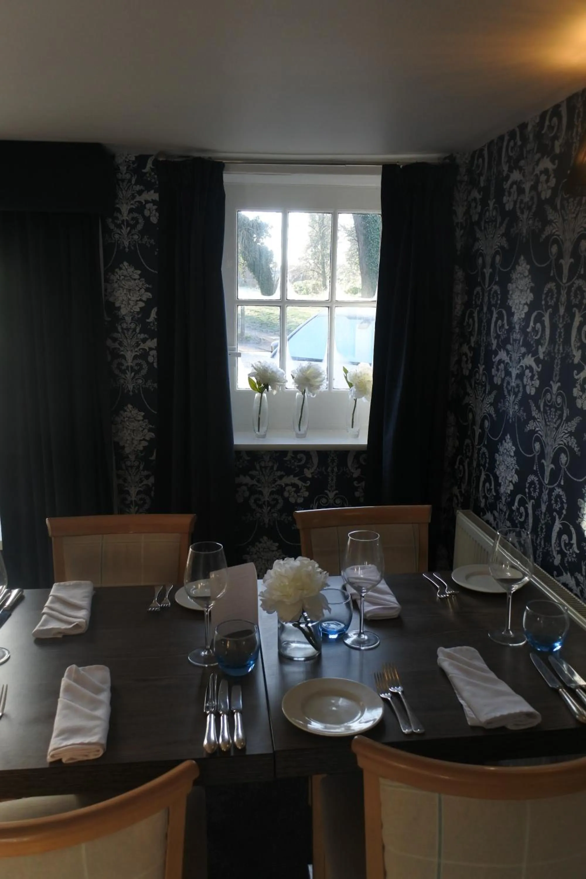 Restaurant/places to eat in Magpies Restaurant with Rooms