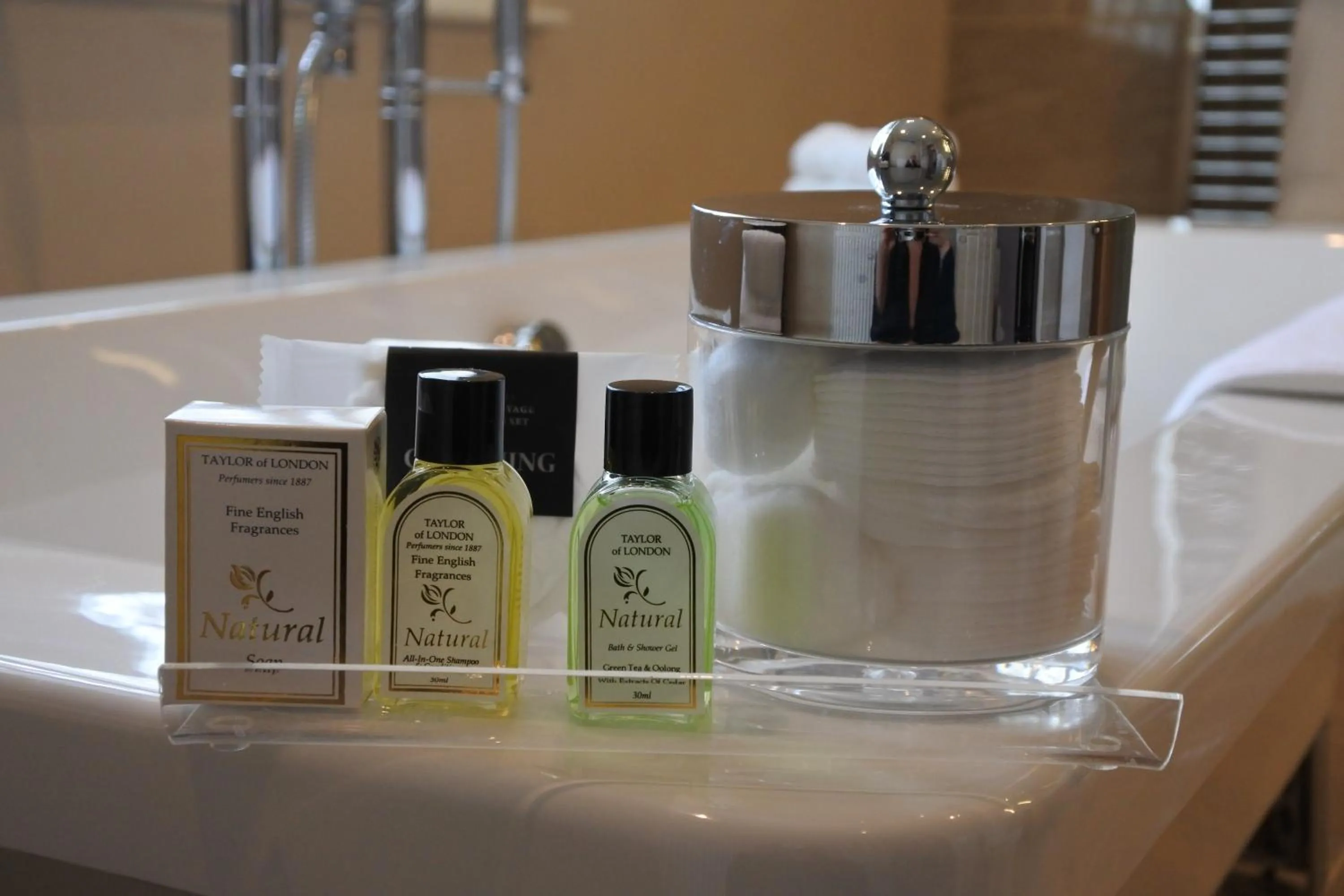 Bathroom in Magpies Restaurant with Rooms