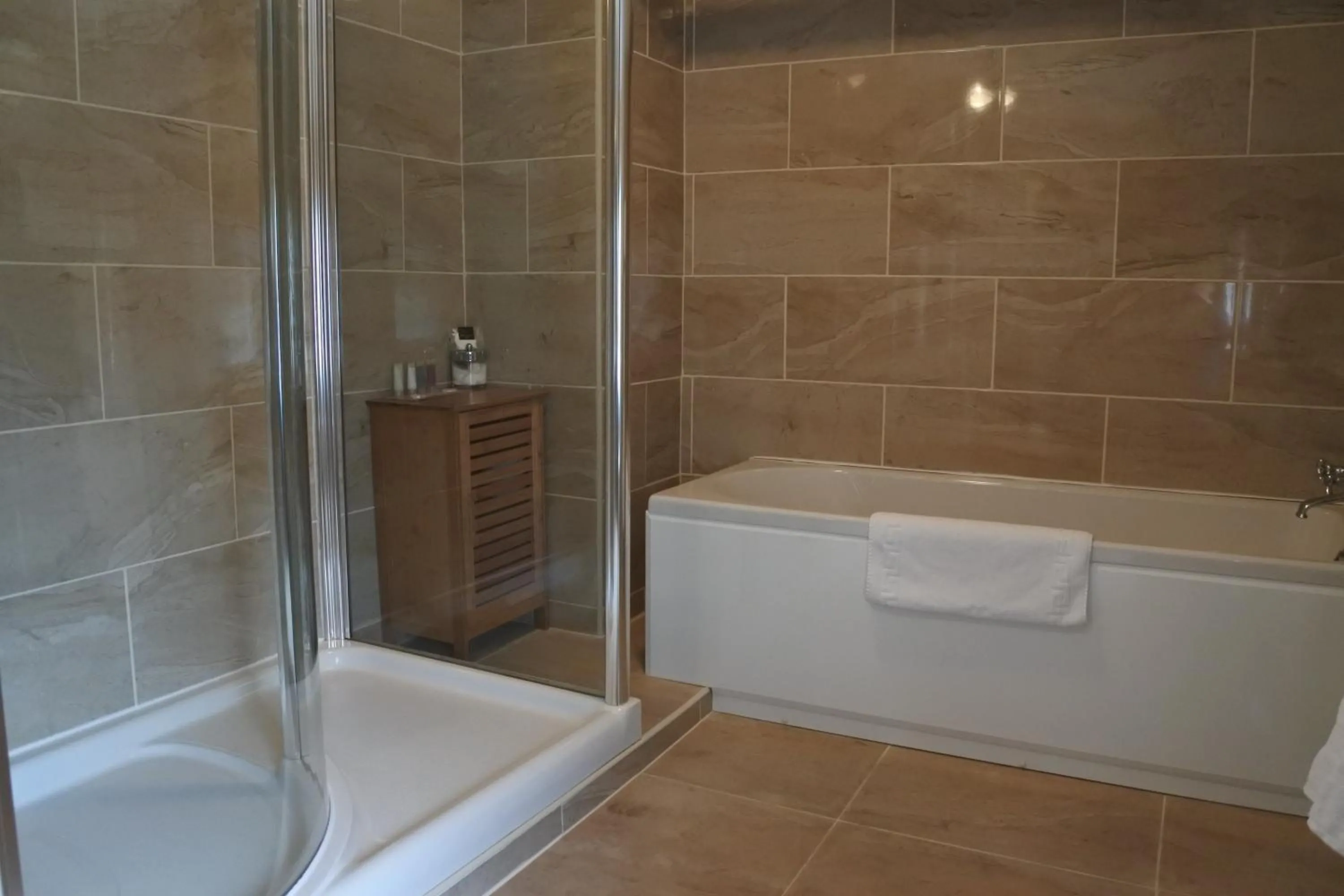 Bathroom in Magpies Restaurant with Rooms