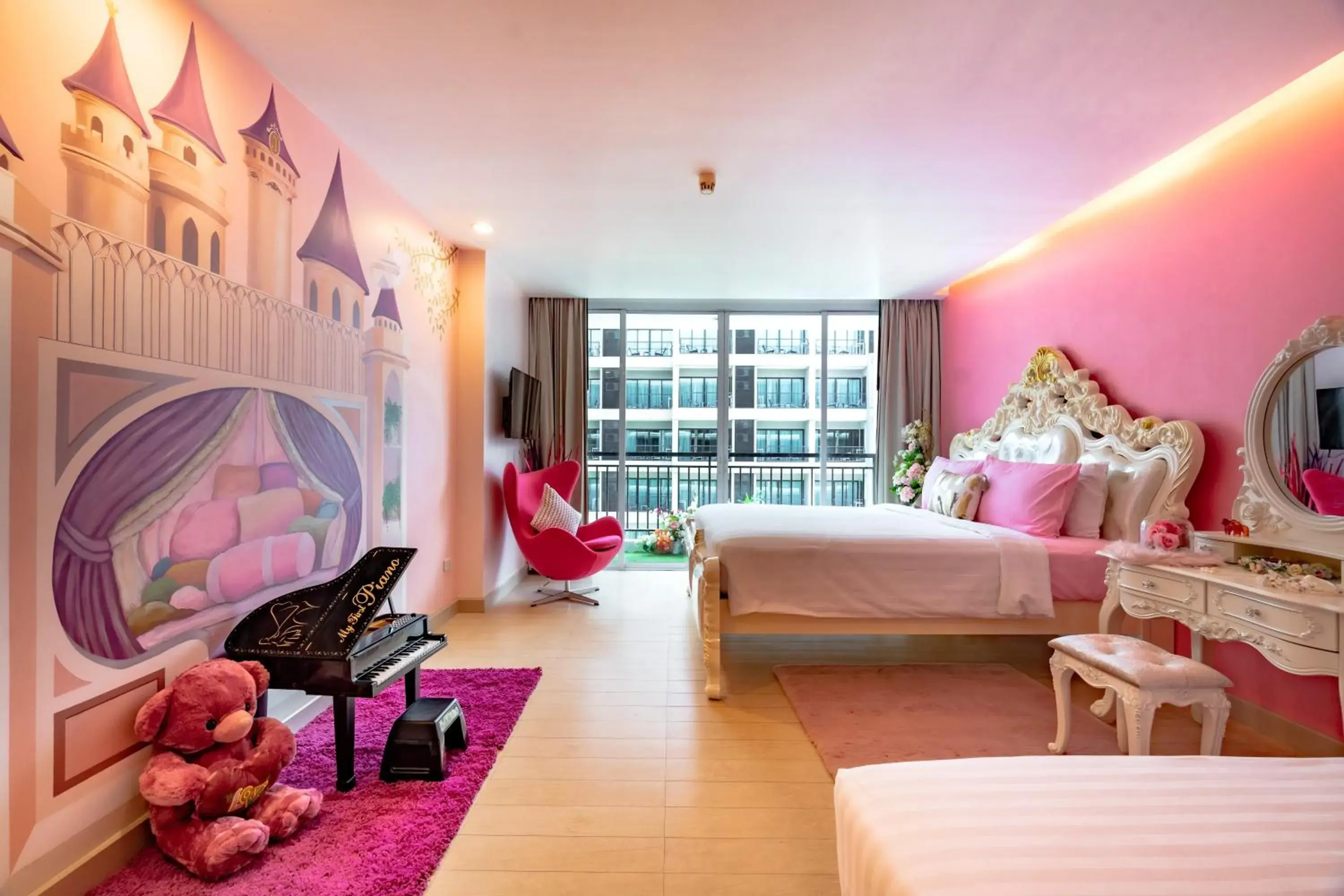 Photo of the whole room, Bed in Hotel J Pattaya Photo of the whole room, Bed in Hotel J Pattaya