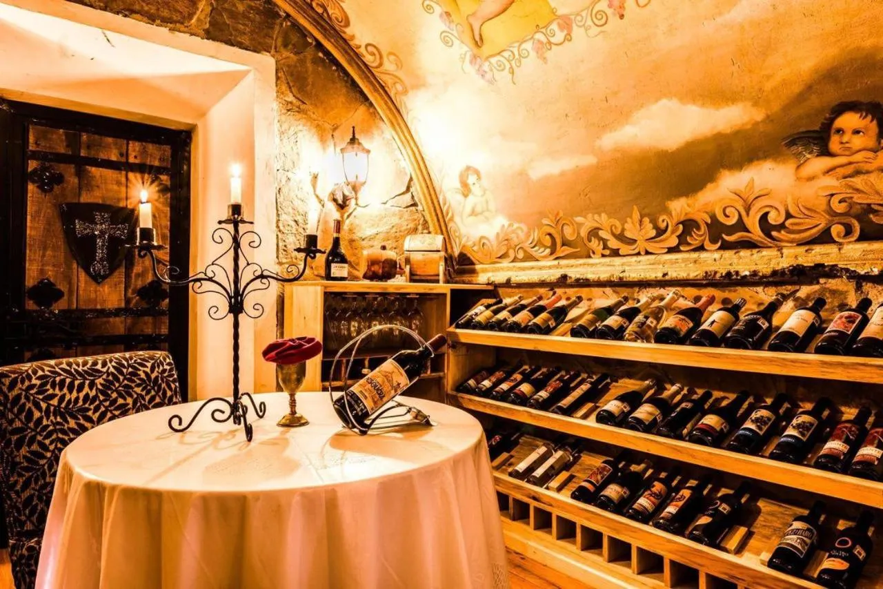 Restaurant/places to eat in Hotel & Cava La Parroquia